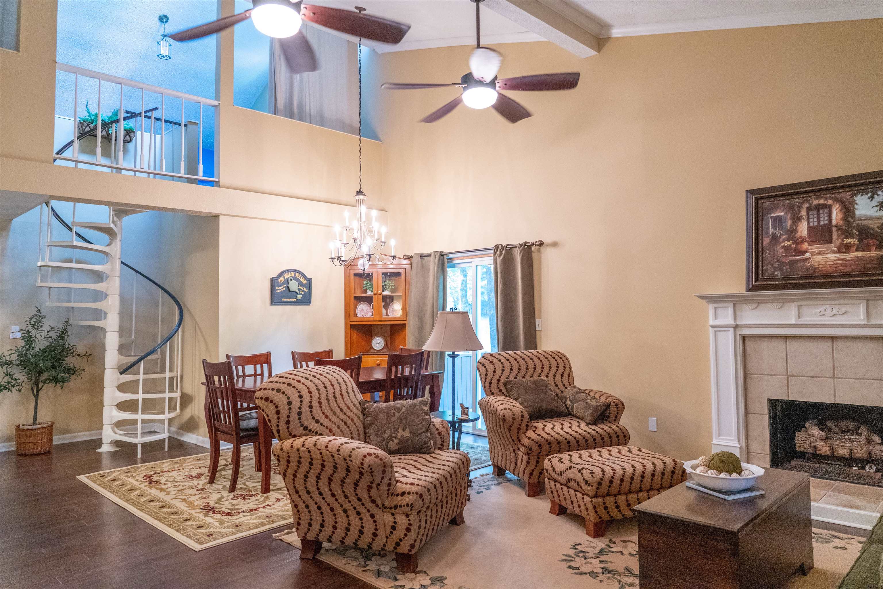 1104 N PARKWAY ST Unit: 1