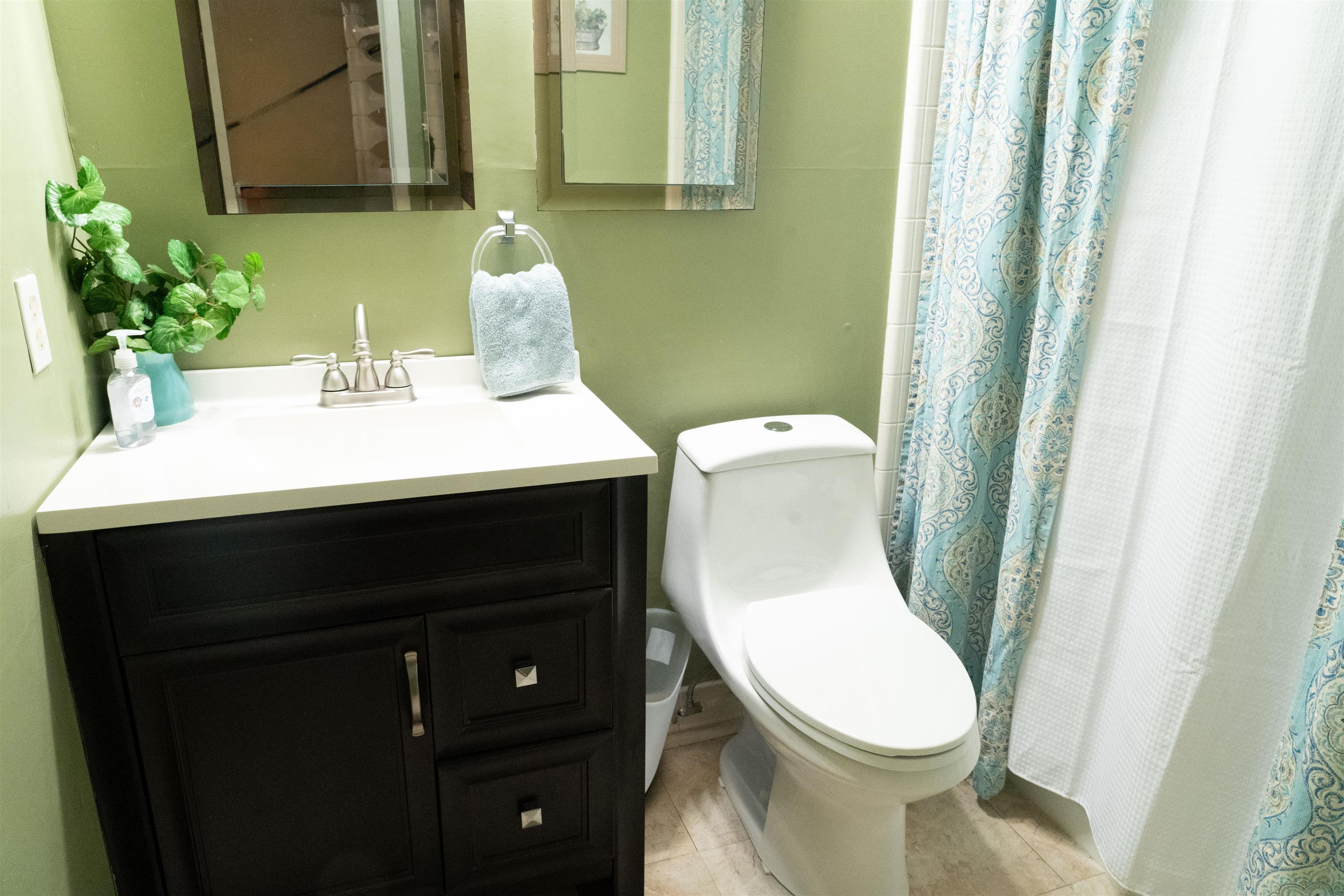 1104 N PARKWAY ST Unit: 1