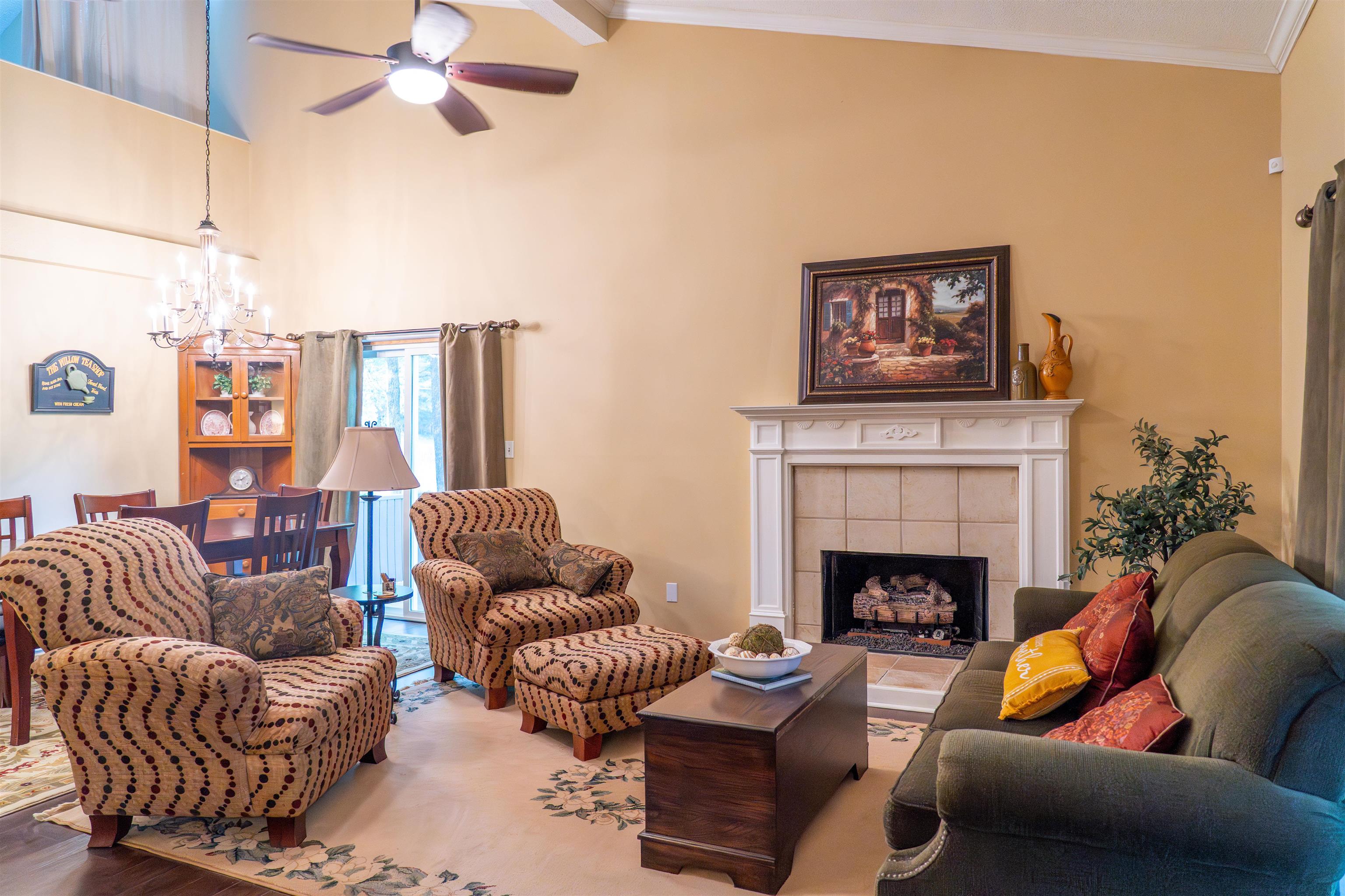 1104 N PARKWAY ST Unit: 1