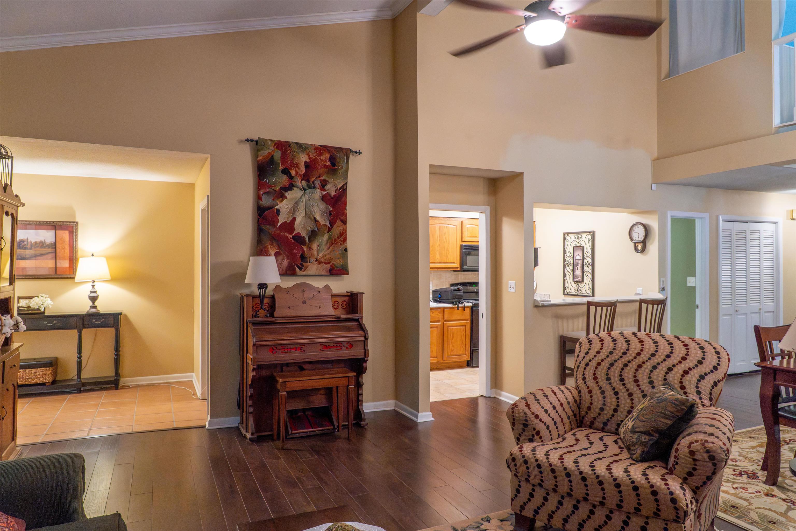 1104 N PARKWAY ST Unit: 1