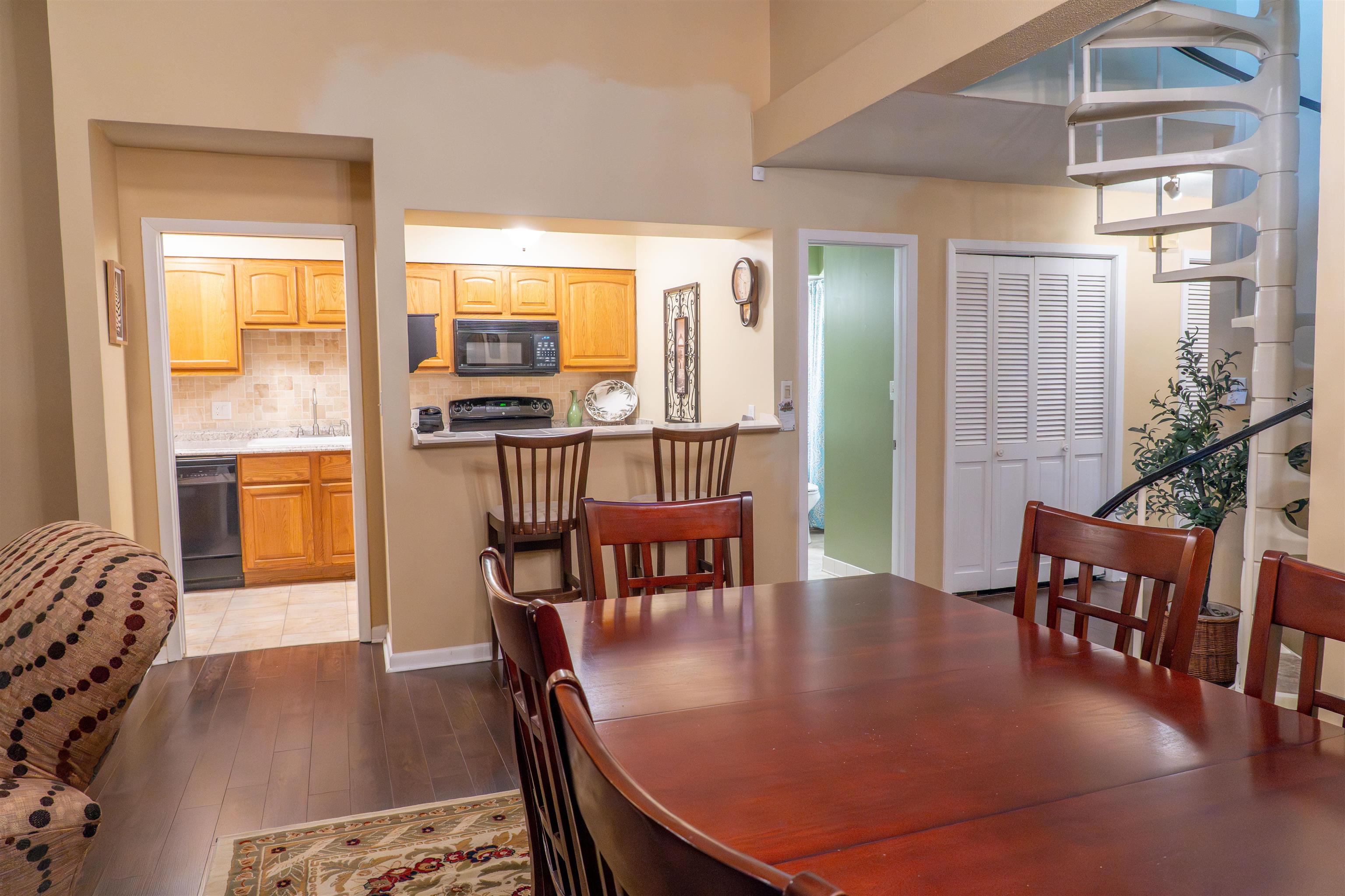 1104 N PARKWAY ST Unit: 1
