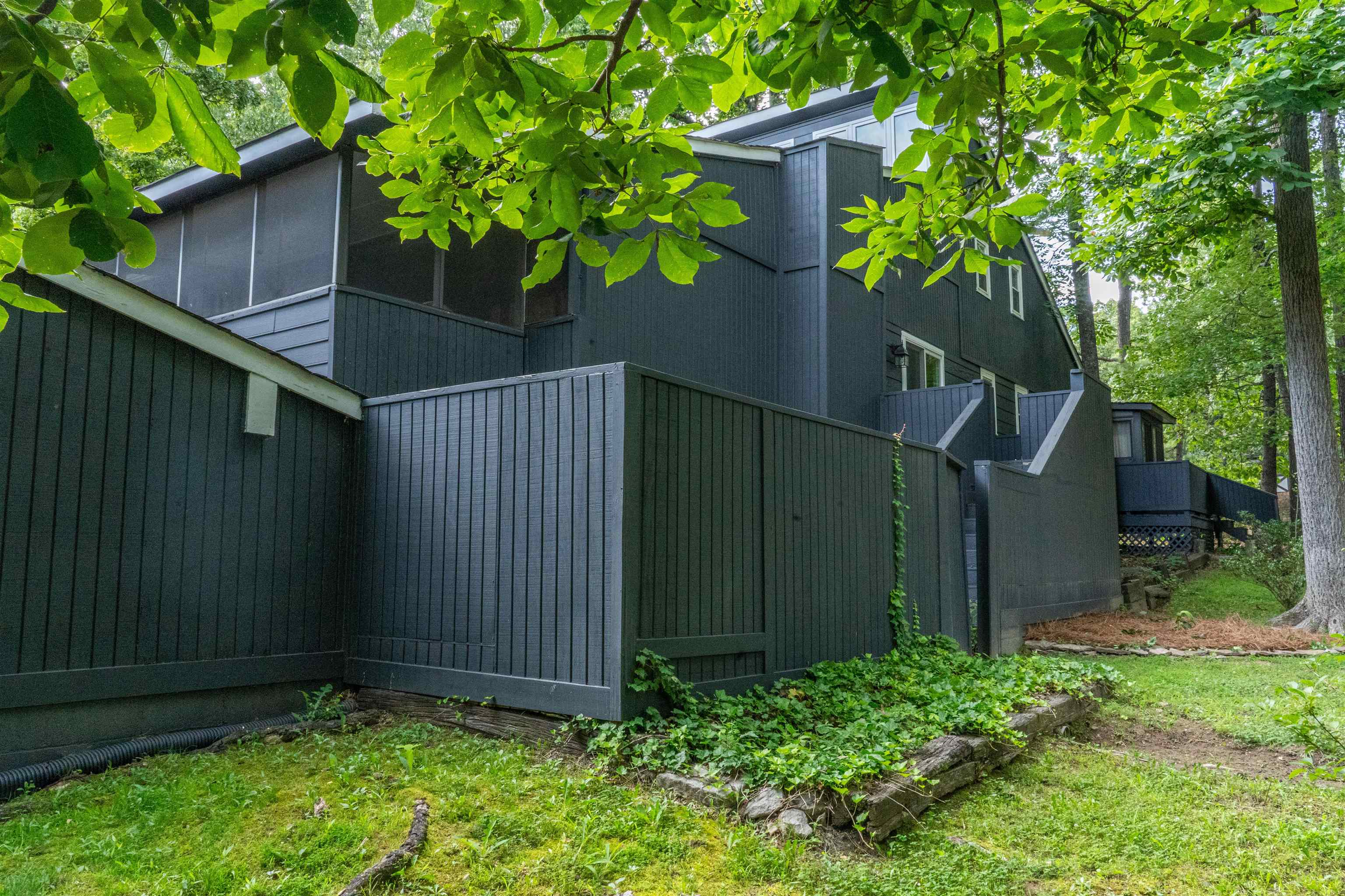 1104 N PARKWAY ST Unit: 1