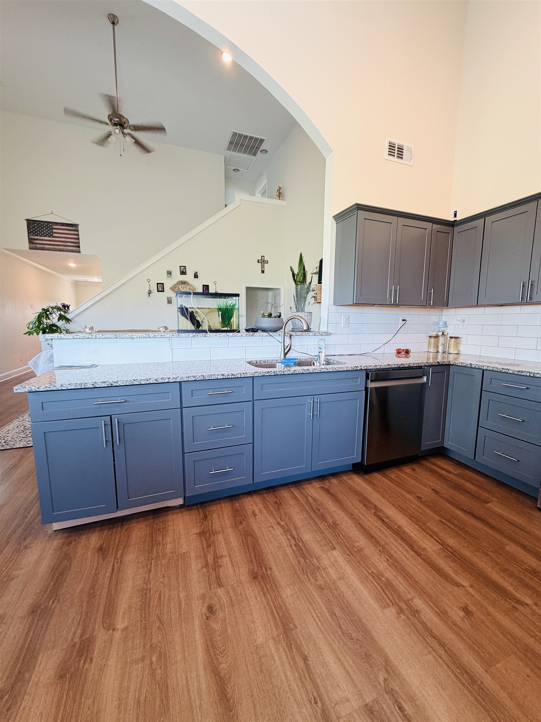 2120 CROWNE HEIGHTS DR