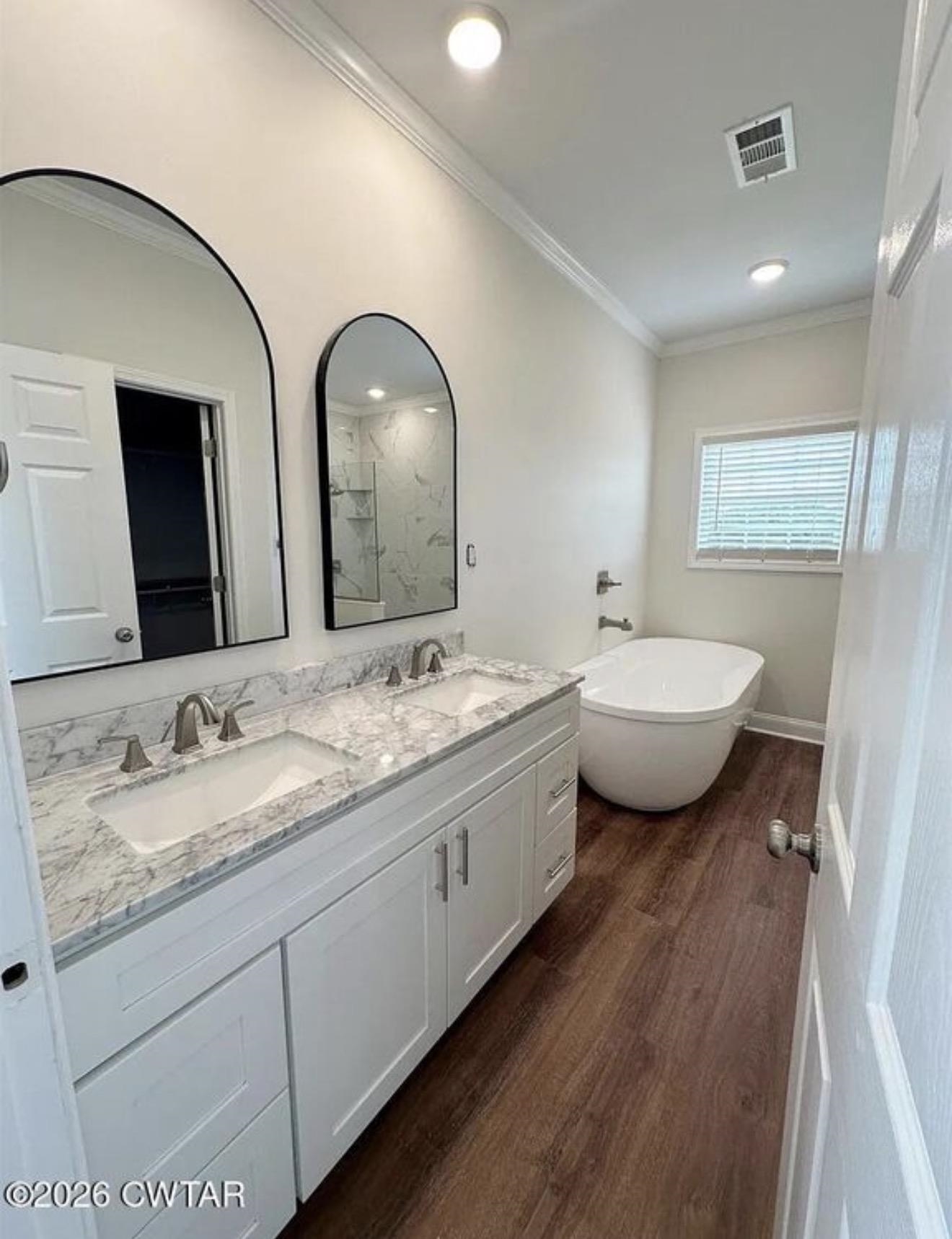 2120 CROWNE HEIGHTS DR