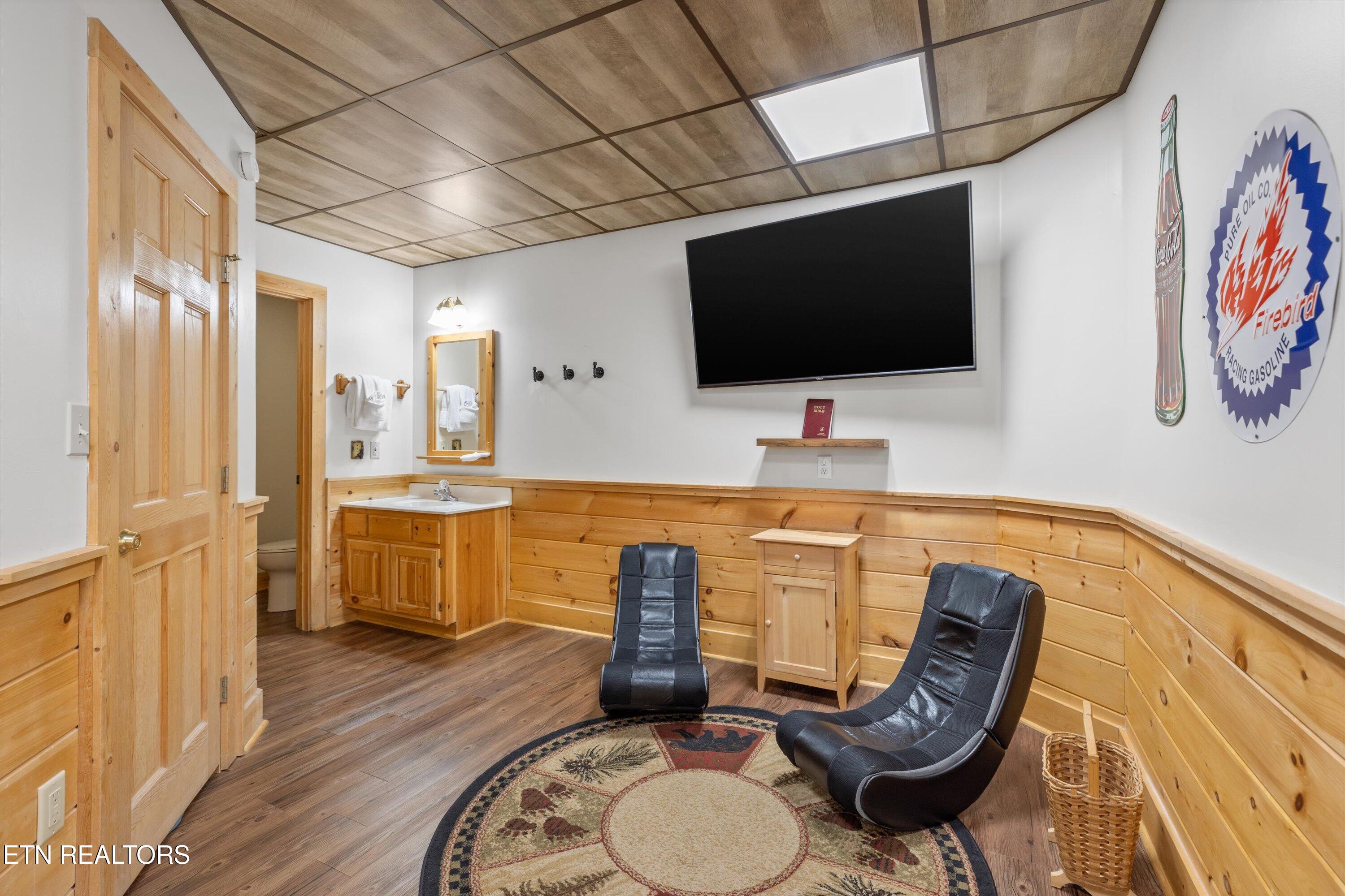709 Grey Hawk Way