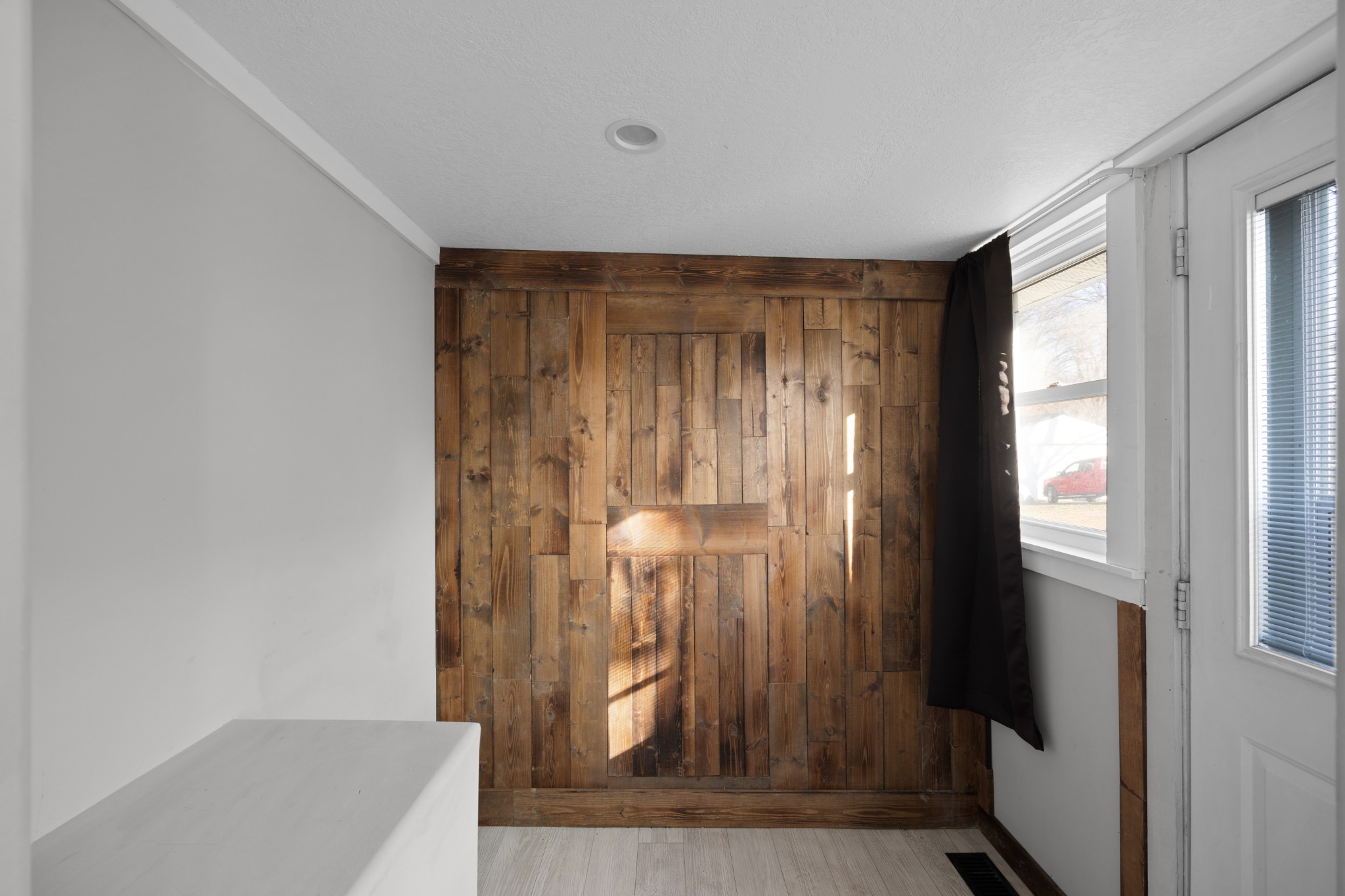 211 N Lake St