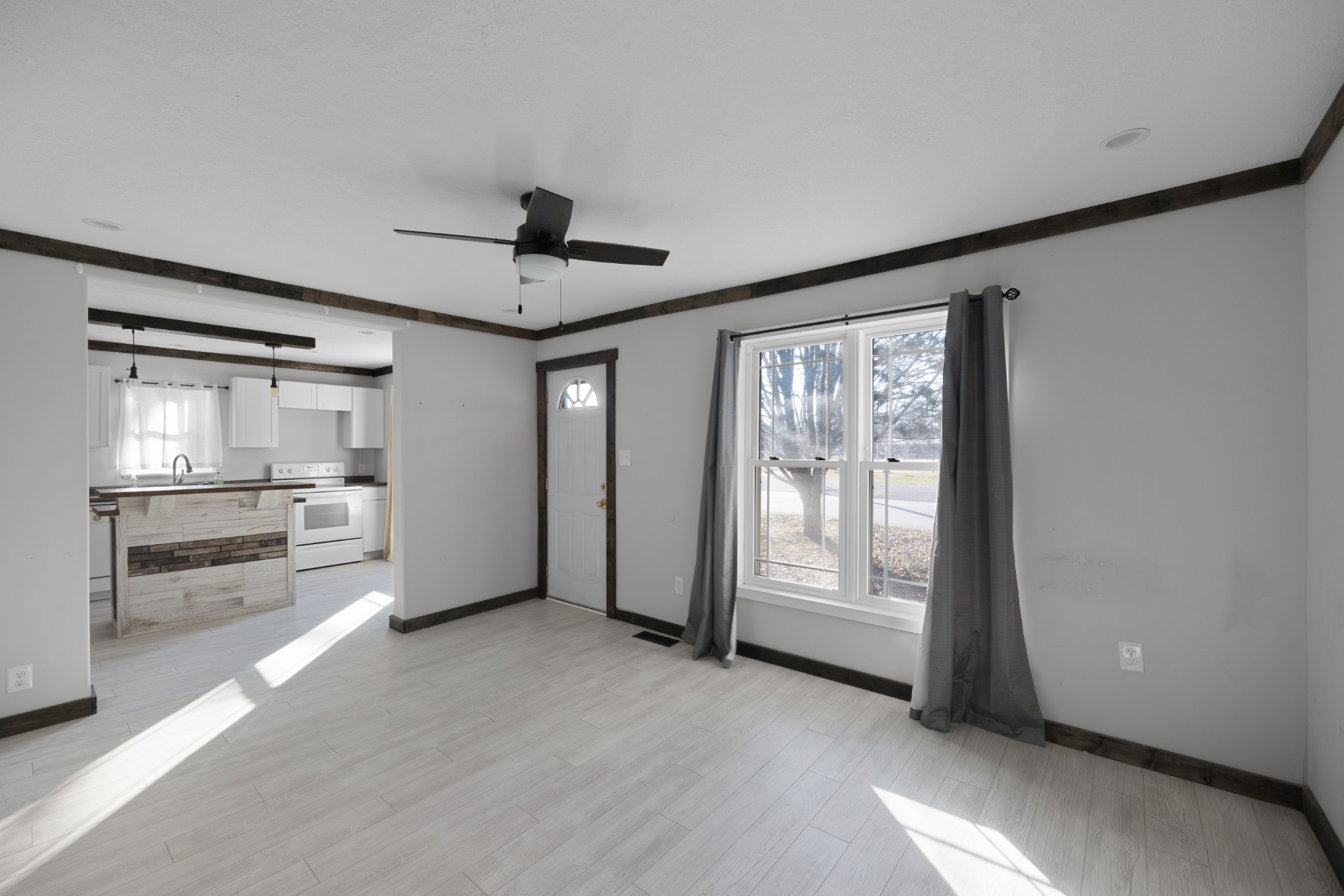 211 N Lake St