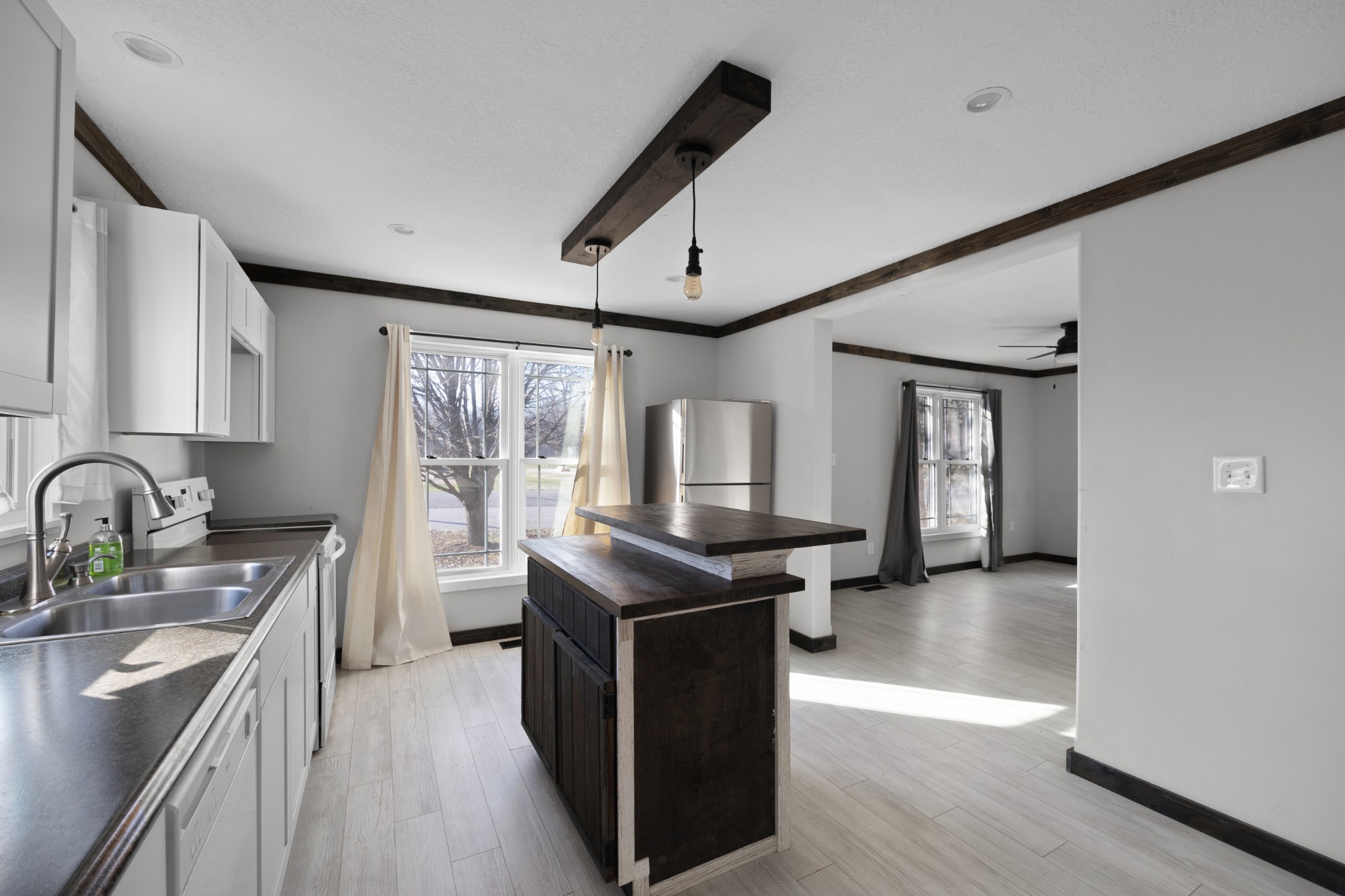 211 N Lake St