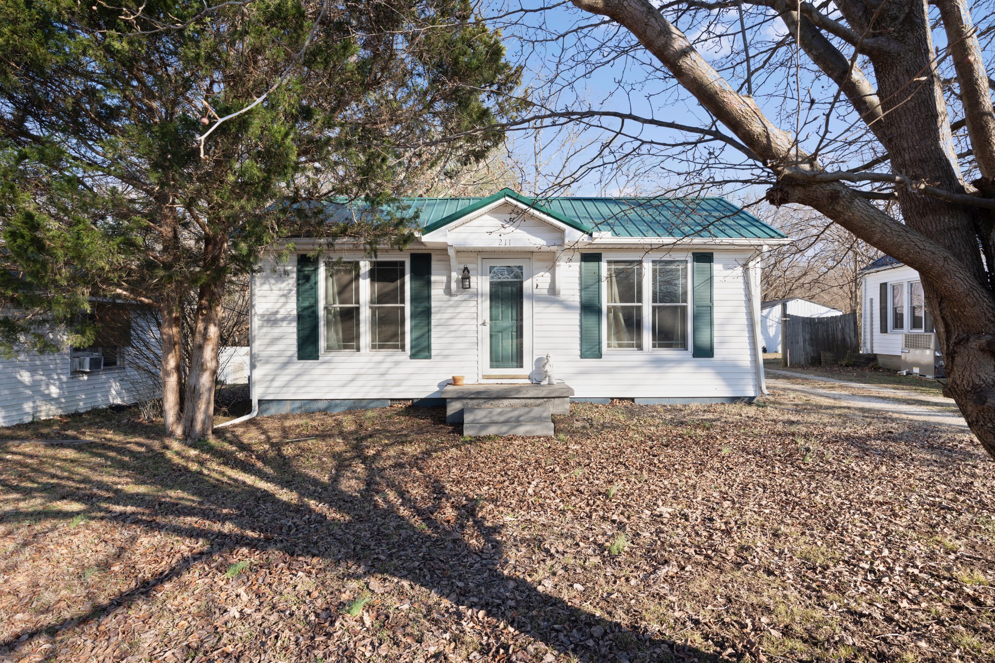 211 N Lake St
