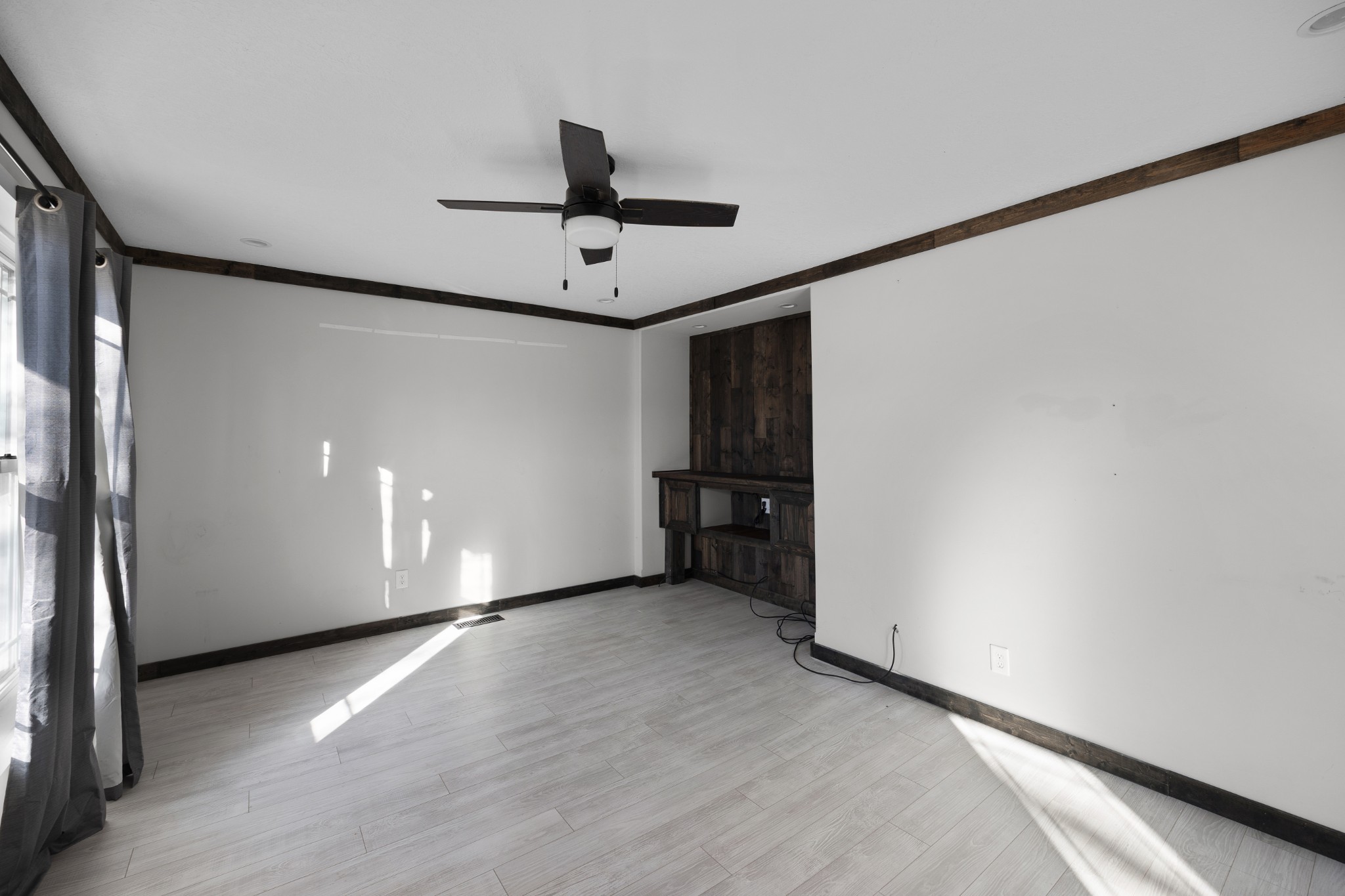 211 N Lake St