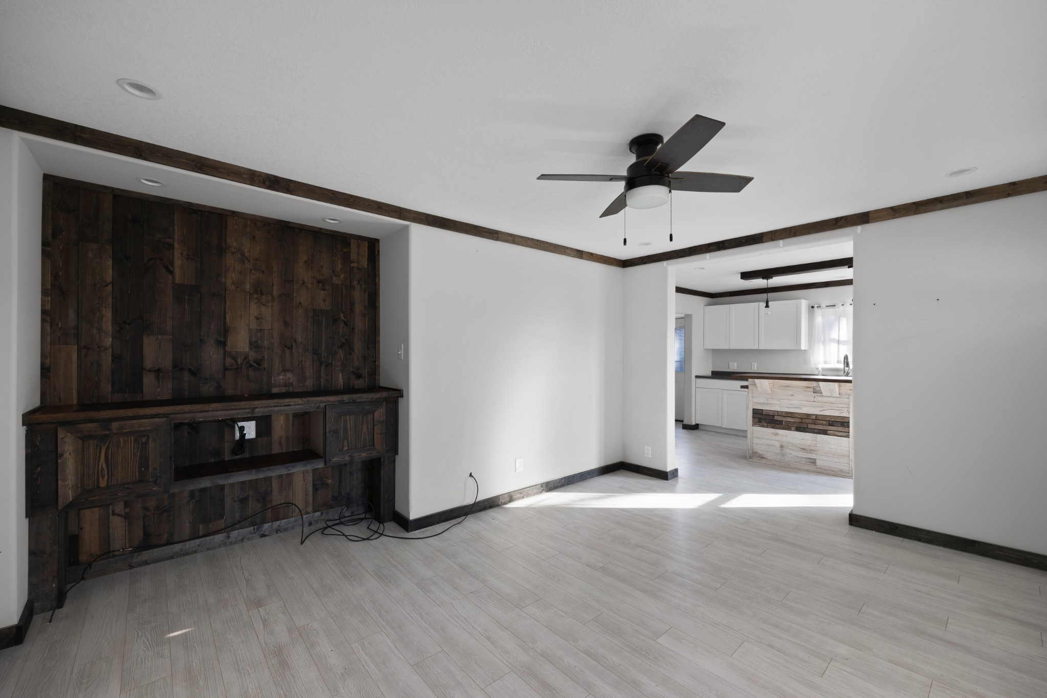 211 N Lake St