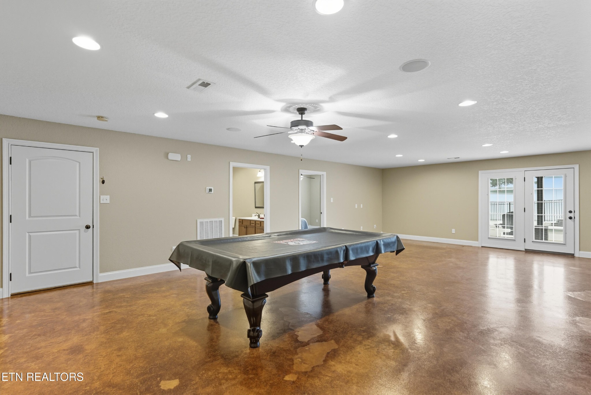 8261 Greenwell Rd