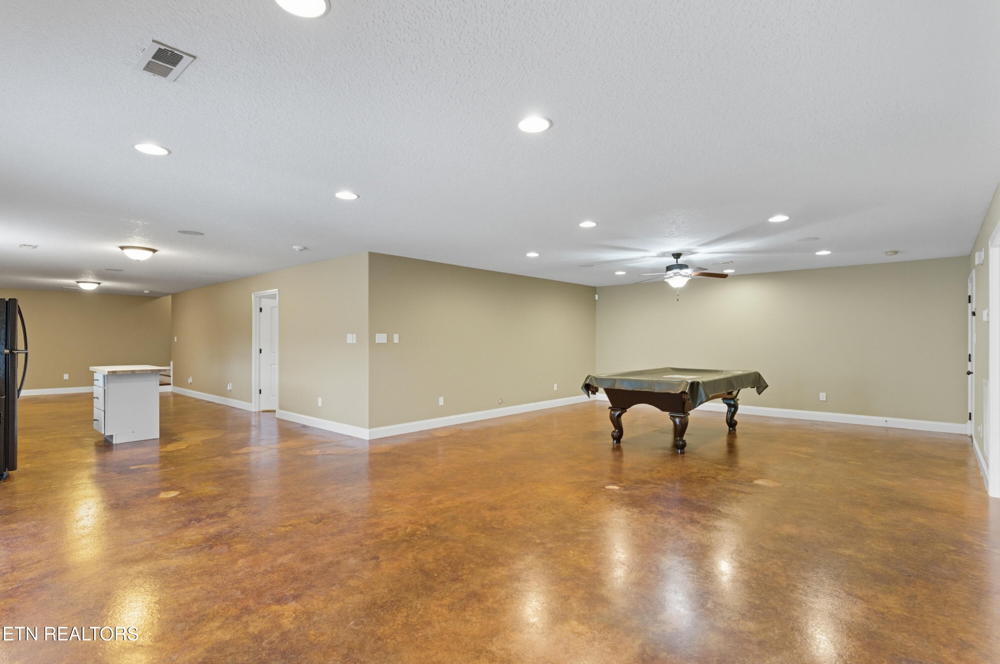 8261 Greenwell Rd