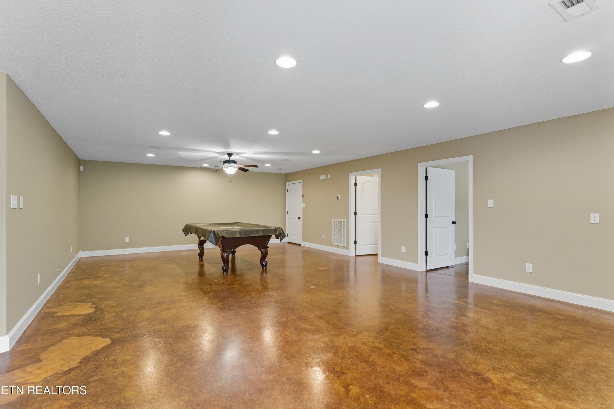 8261 Greenwell Rd