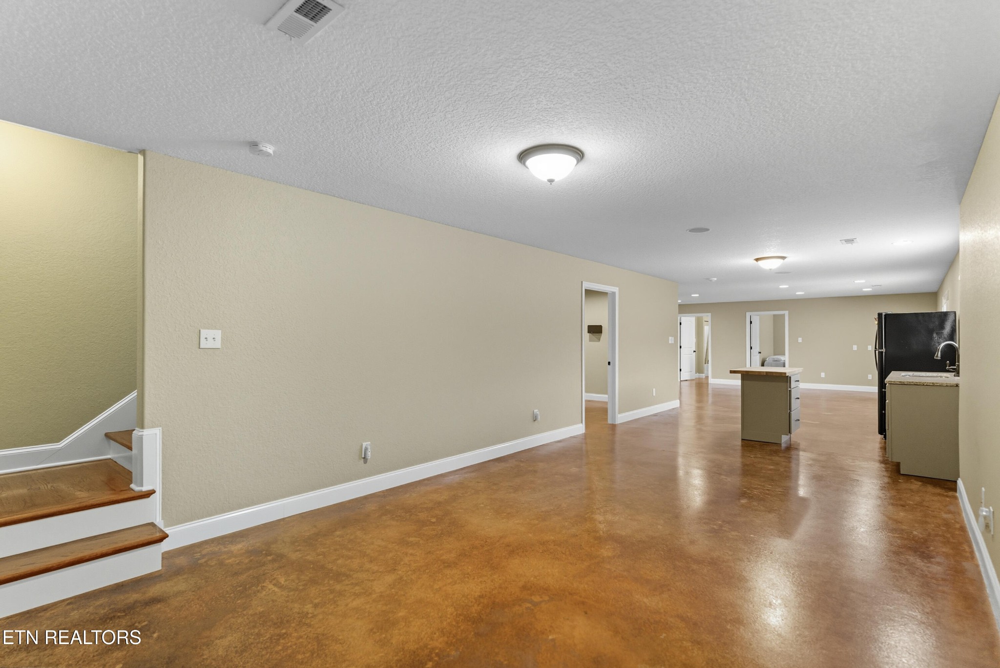 8261 Greenwell Rd