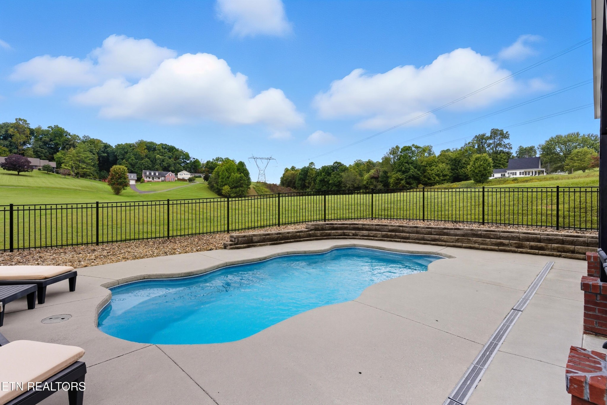 8261 Greenwell Rd