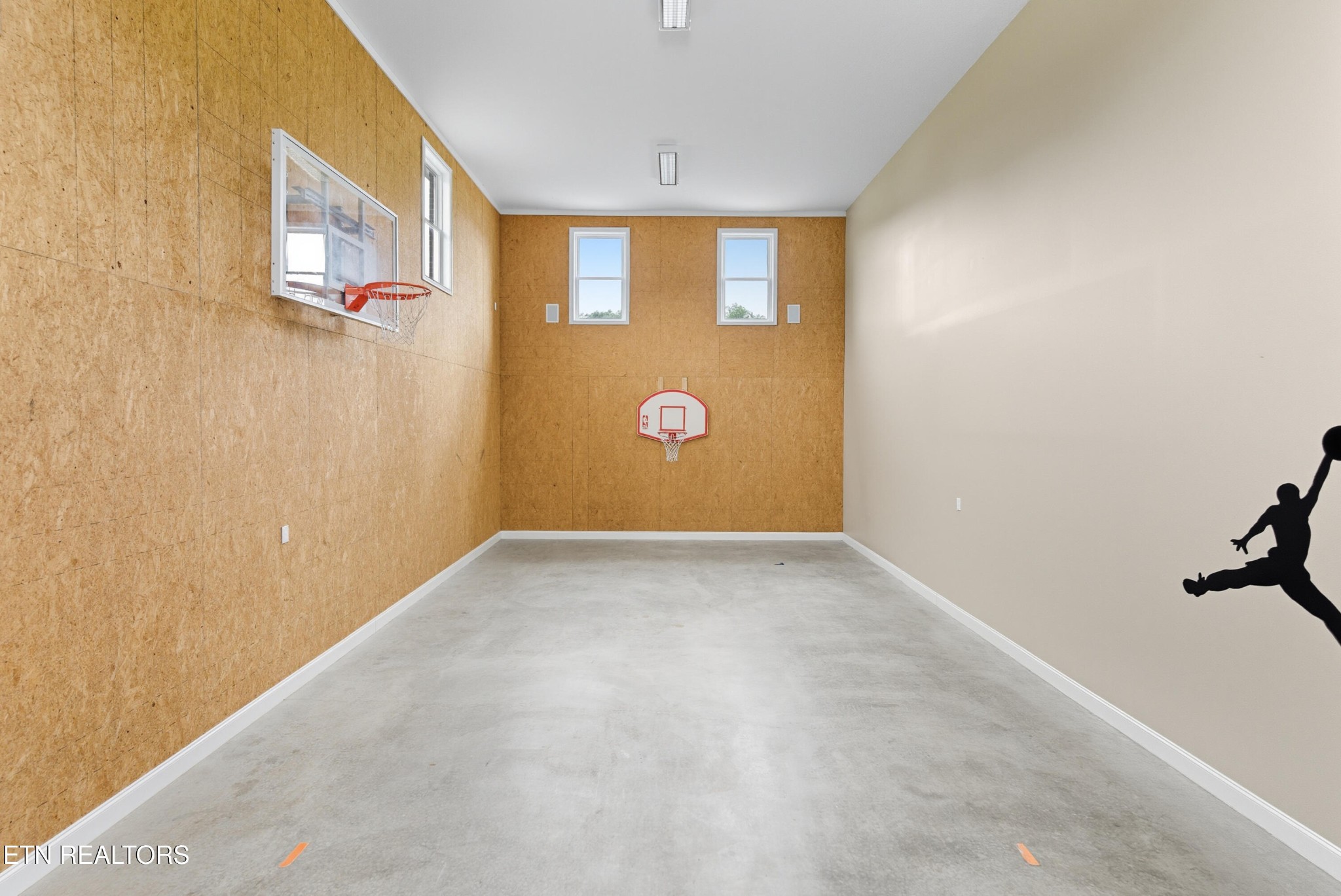 8261 Greenwell Rd
