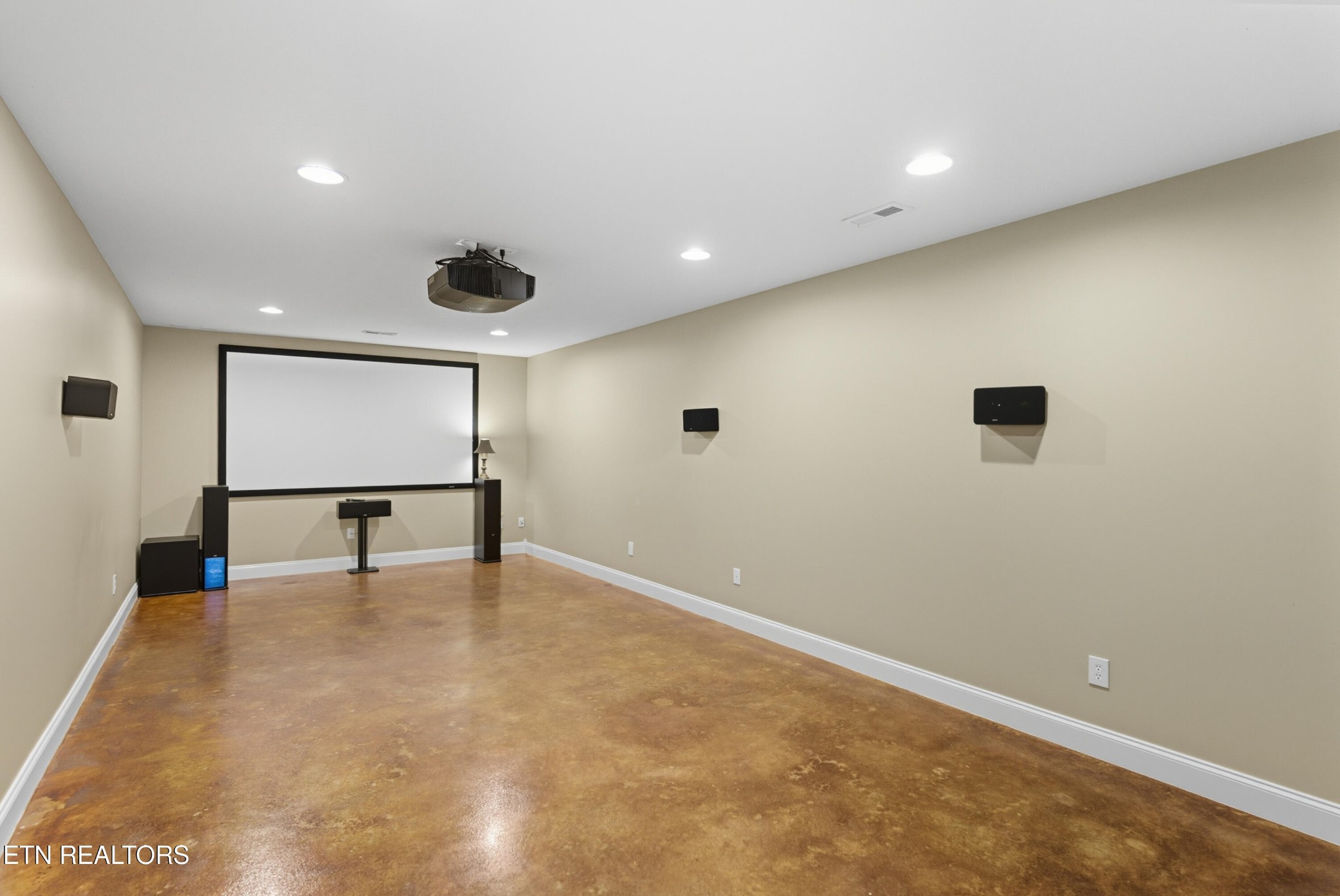 8261 Greenwell Rd