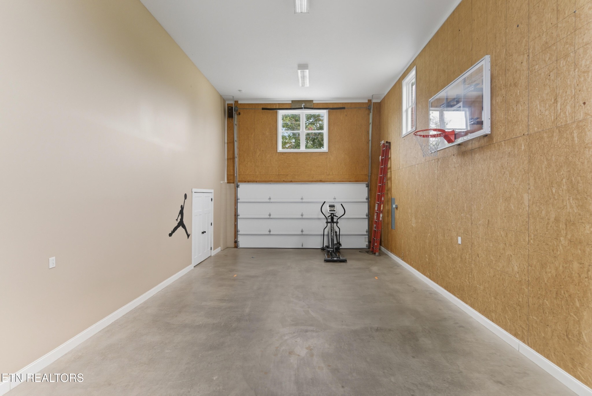 8261 Greenwell Rd