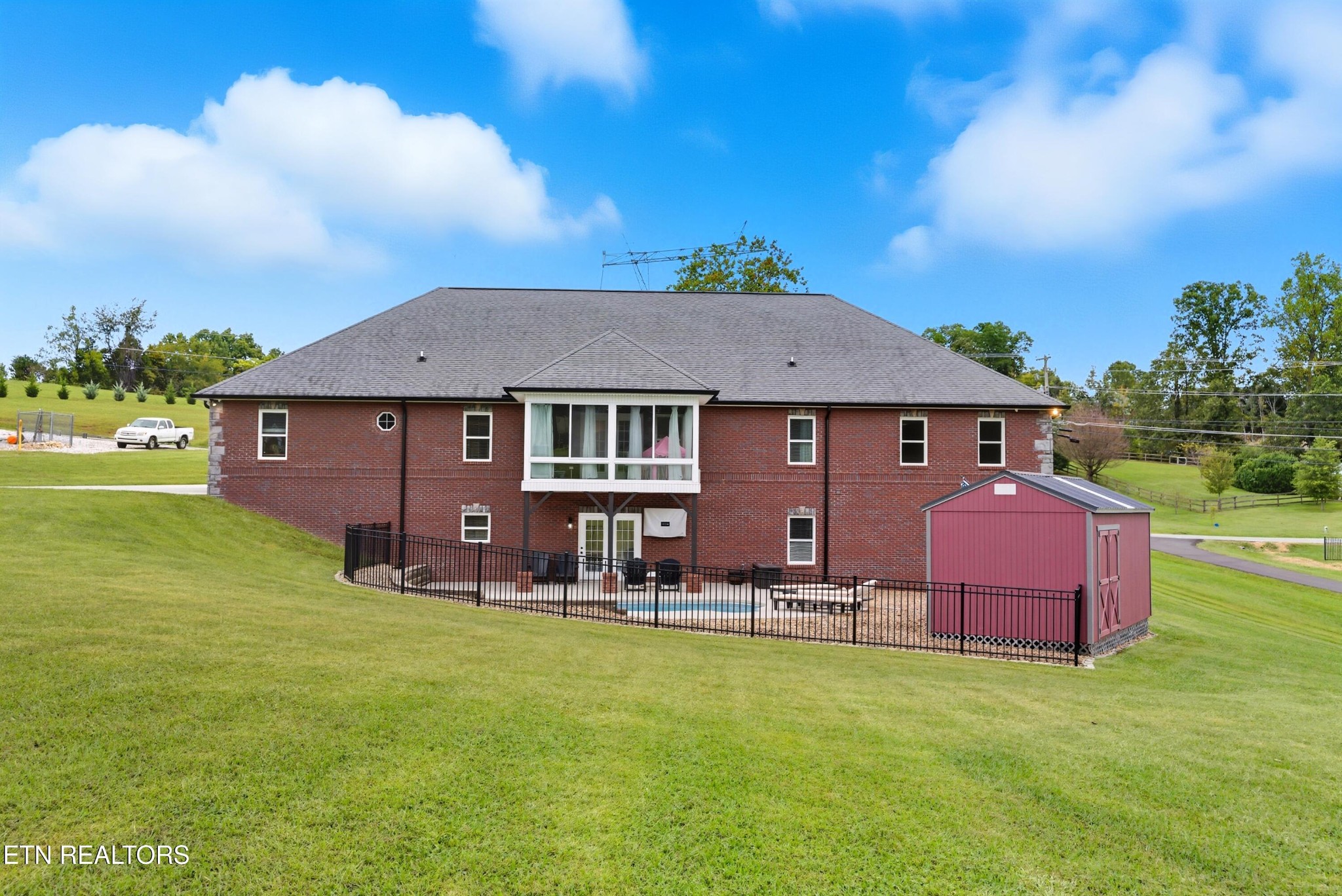 8261 Greenwell Rd