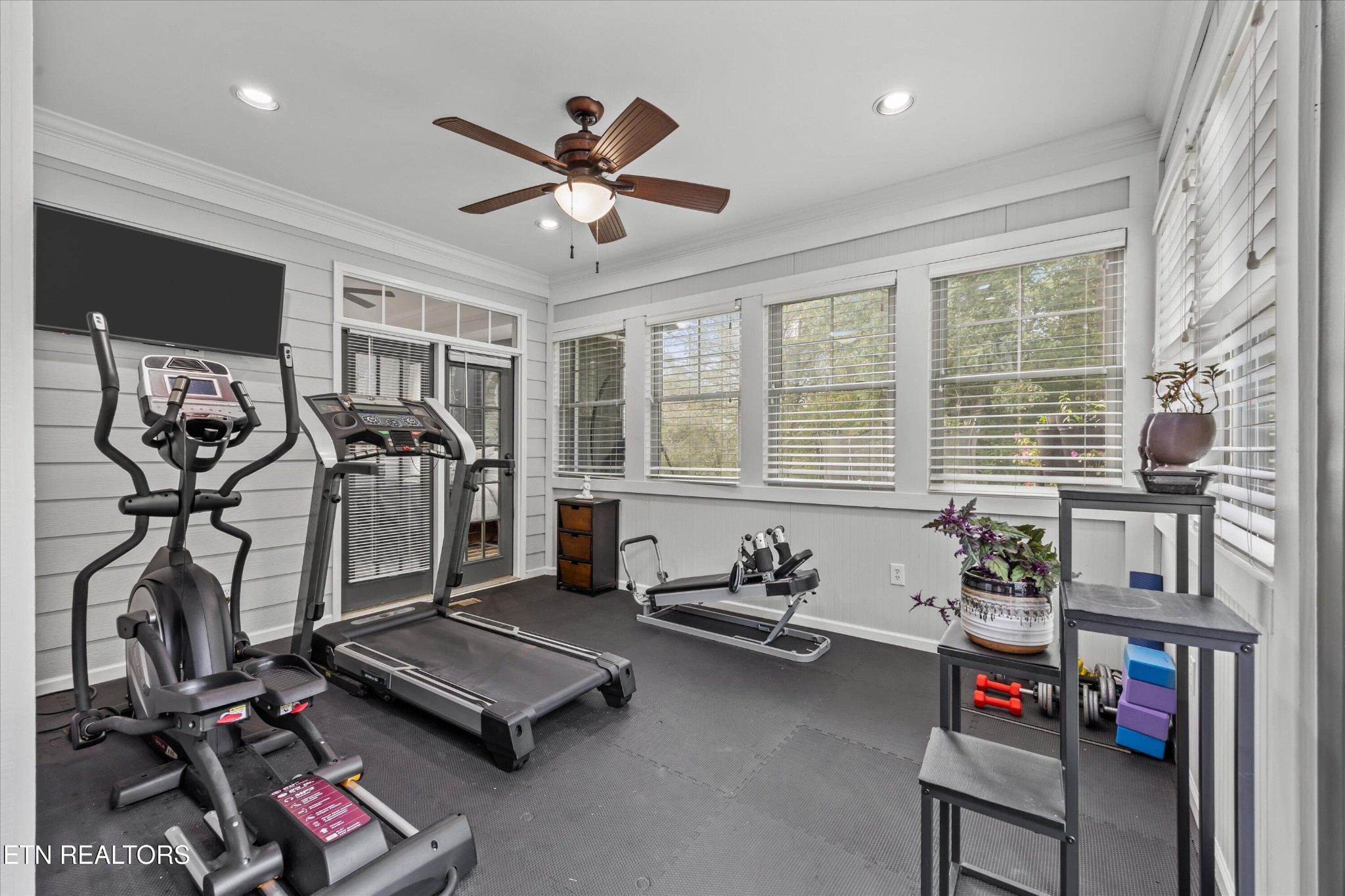7876 Hines Valley Rd
