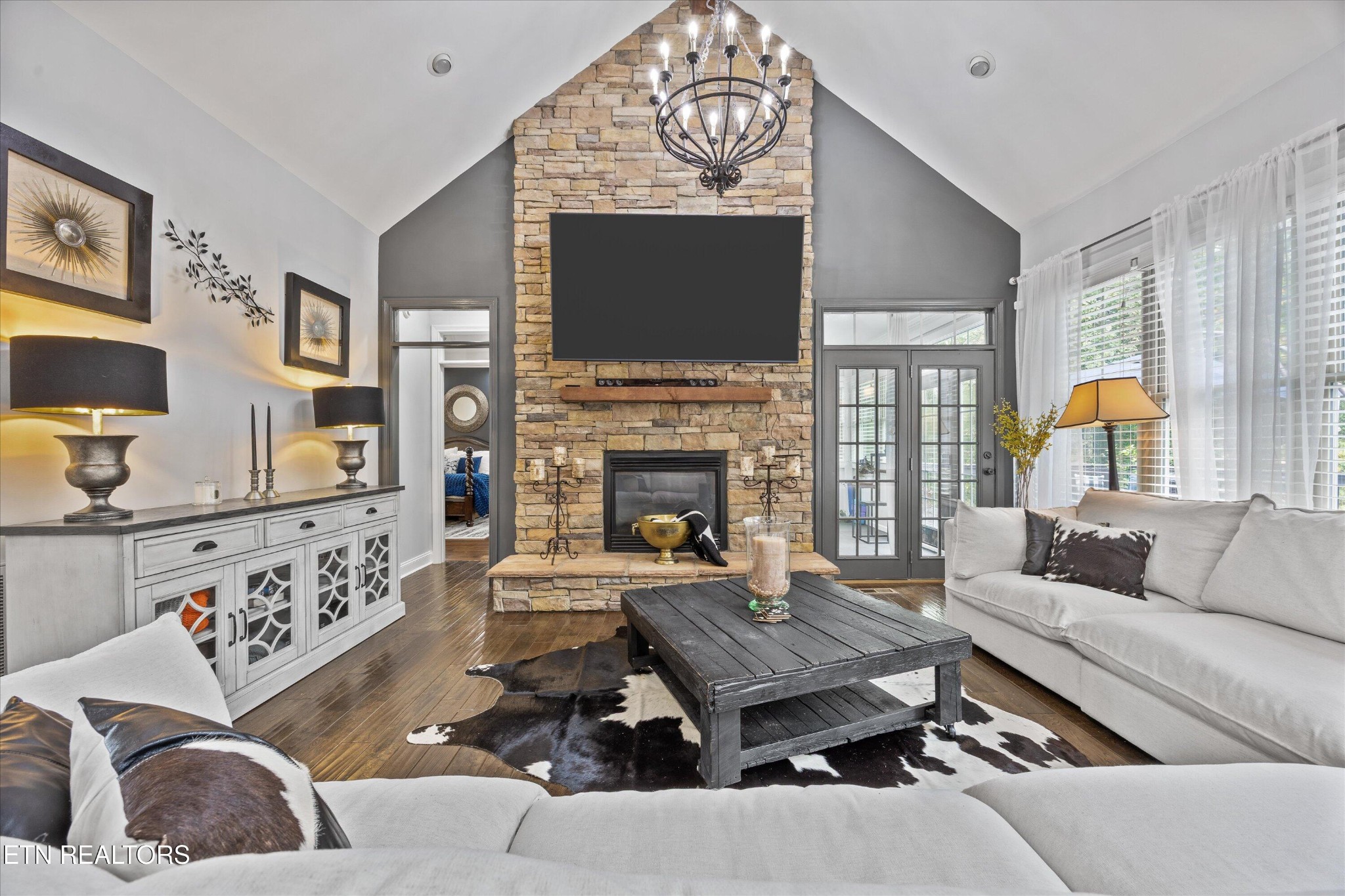 7876 Hines Valley Rd