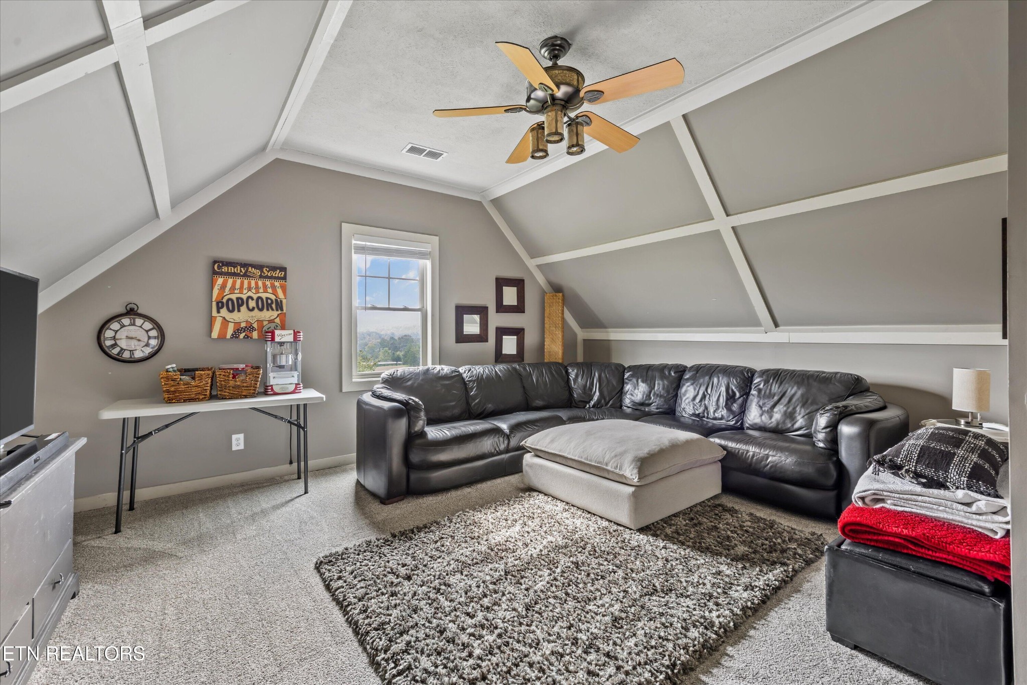 7876 Hines Valley Rd