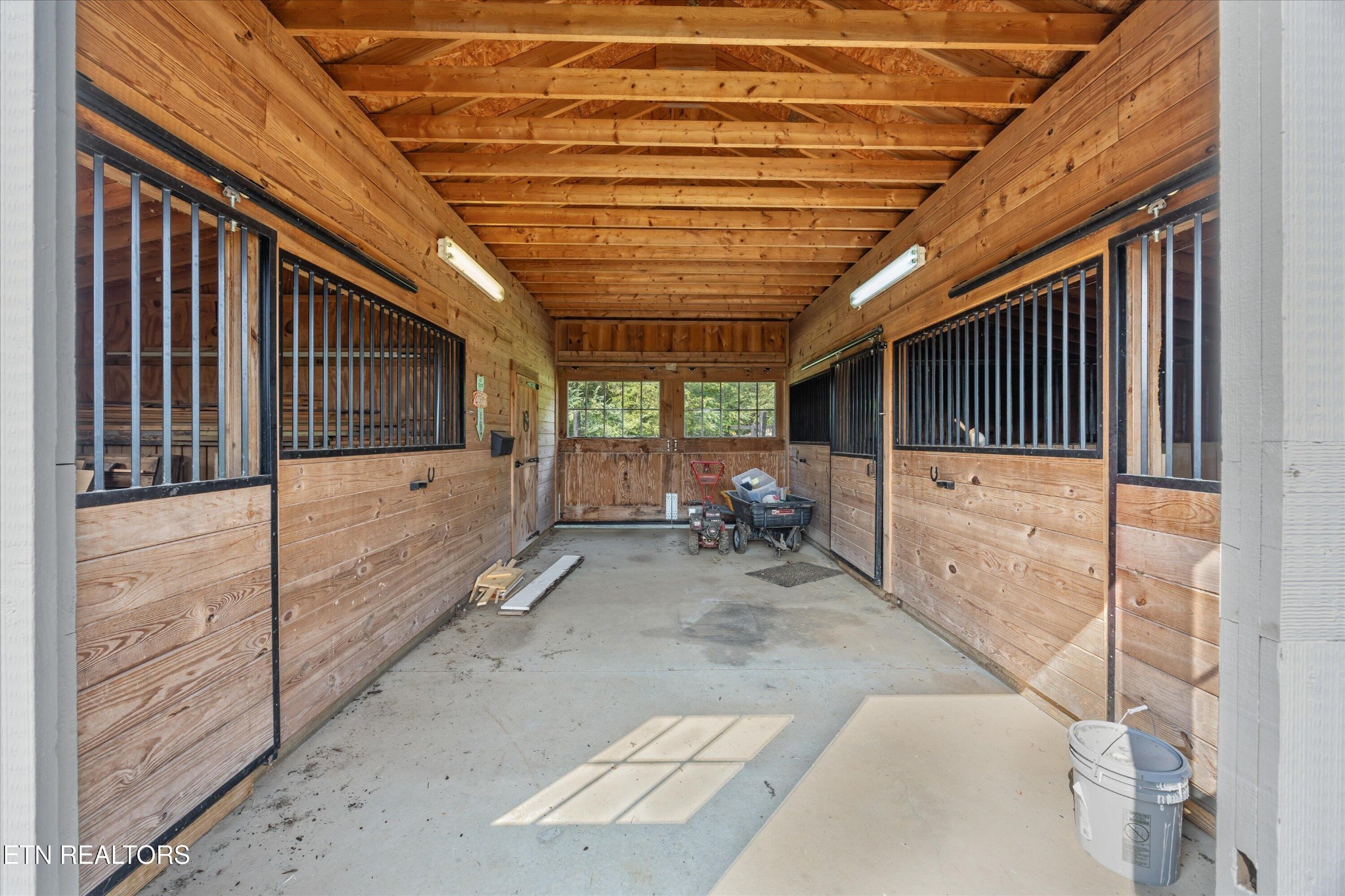 7876 Hines Valley Rd