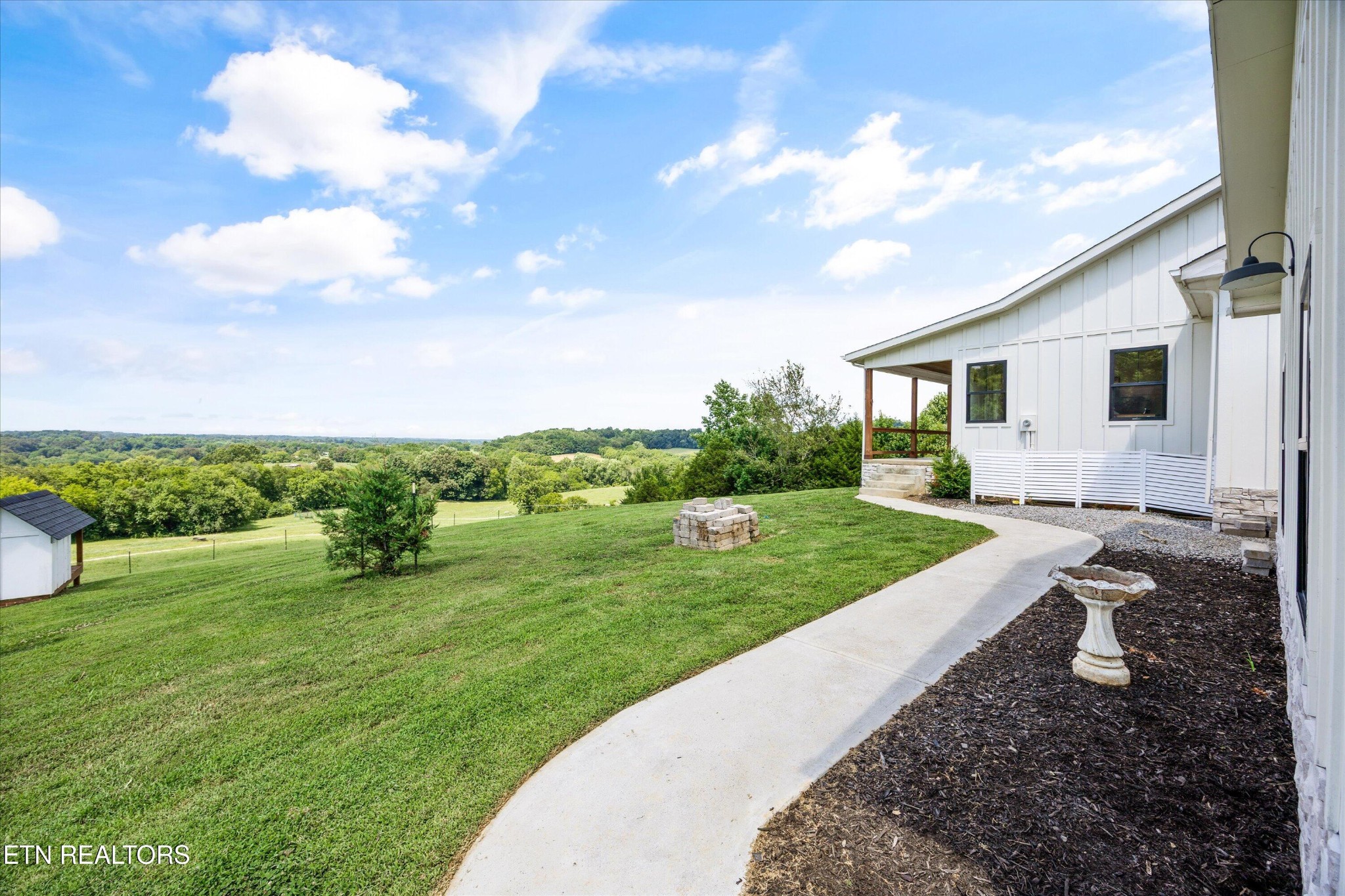 1109 Sands Rd