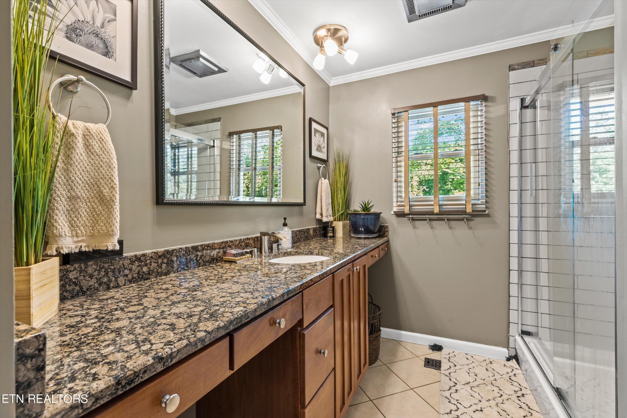 2304 W Gallaher Ferry Rd