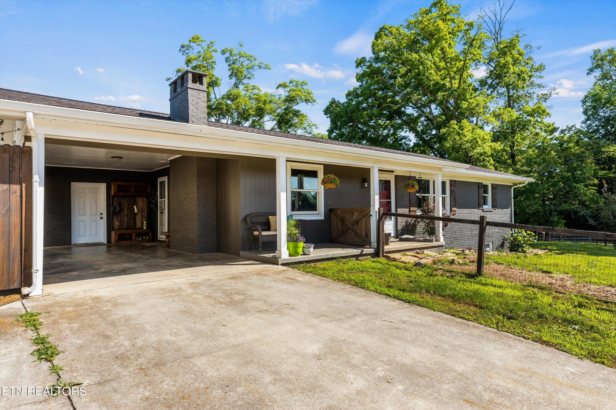 2304 W Gallaher Ferry Rd