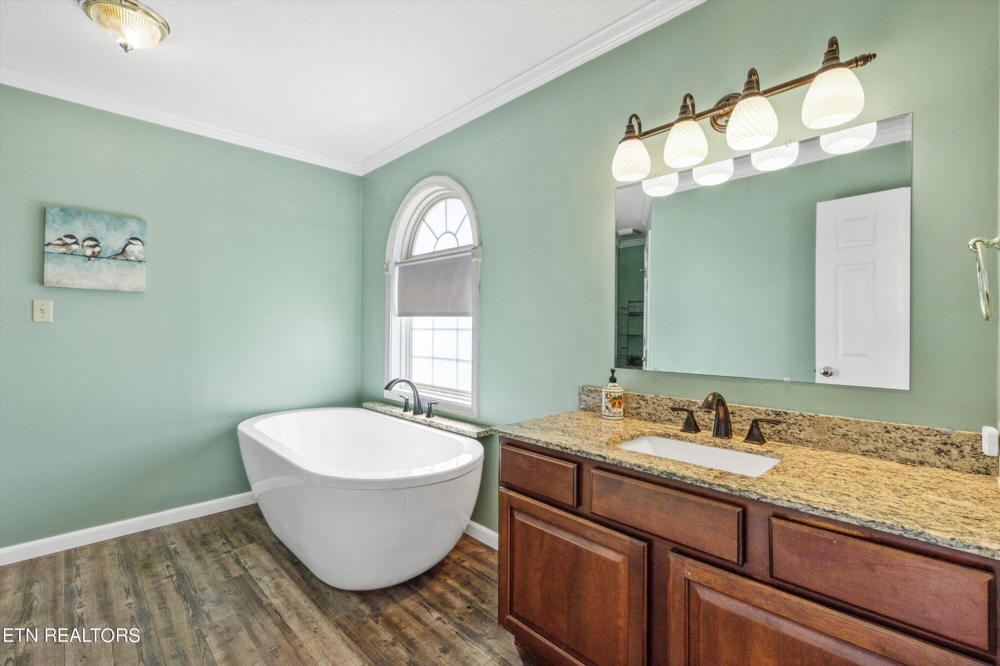 733 Greenfern Tr