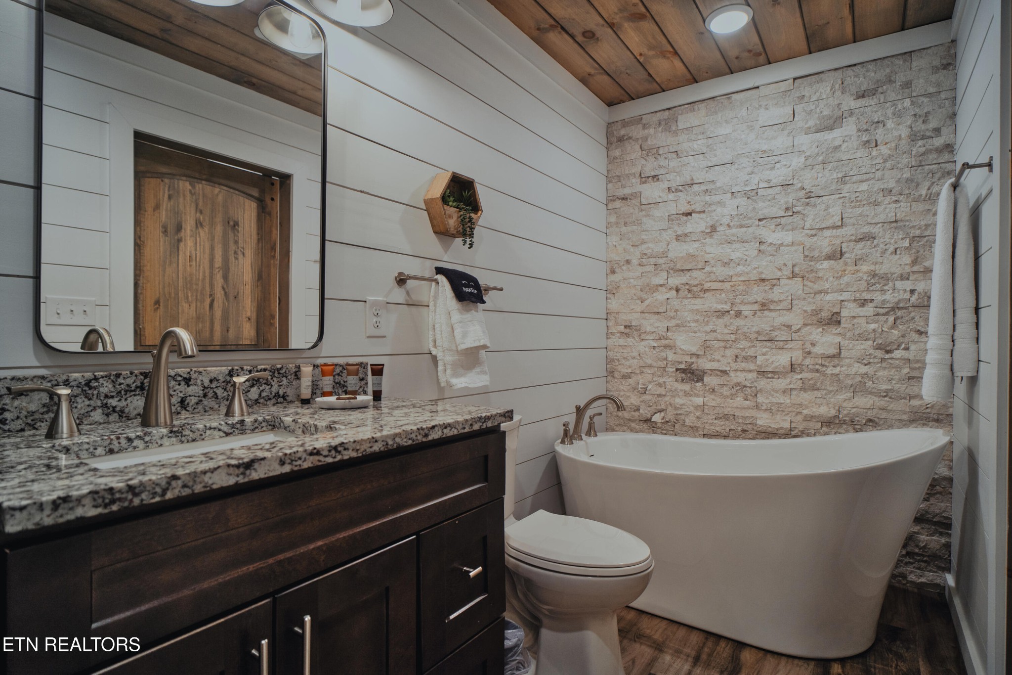 633 Pinecrest Drive