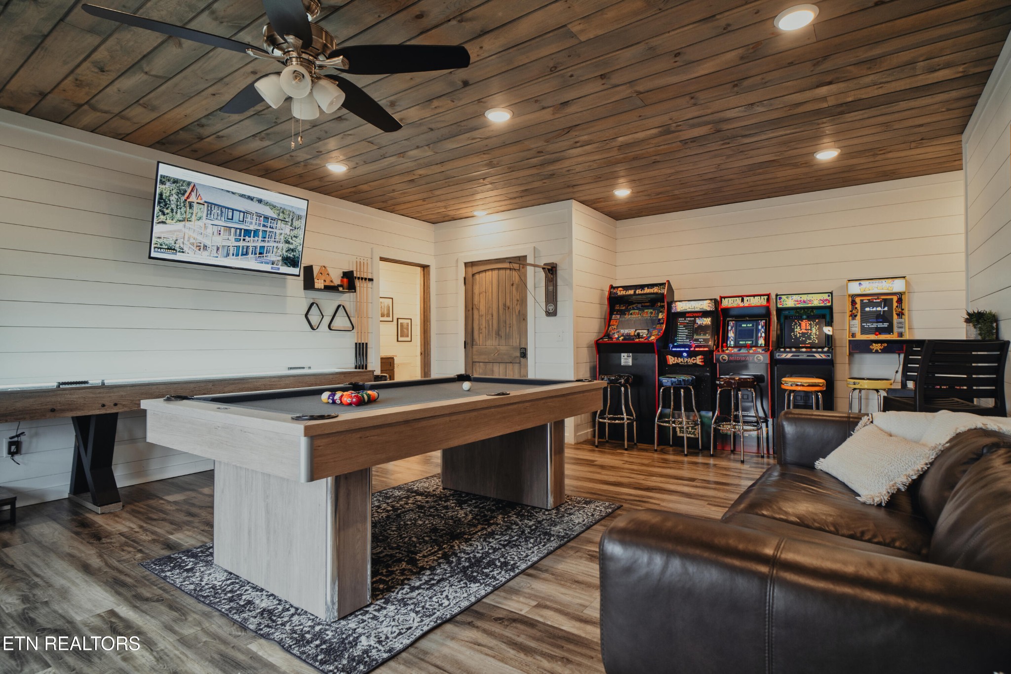 633 Pinecrest Drive