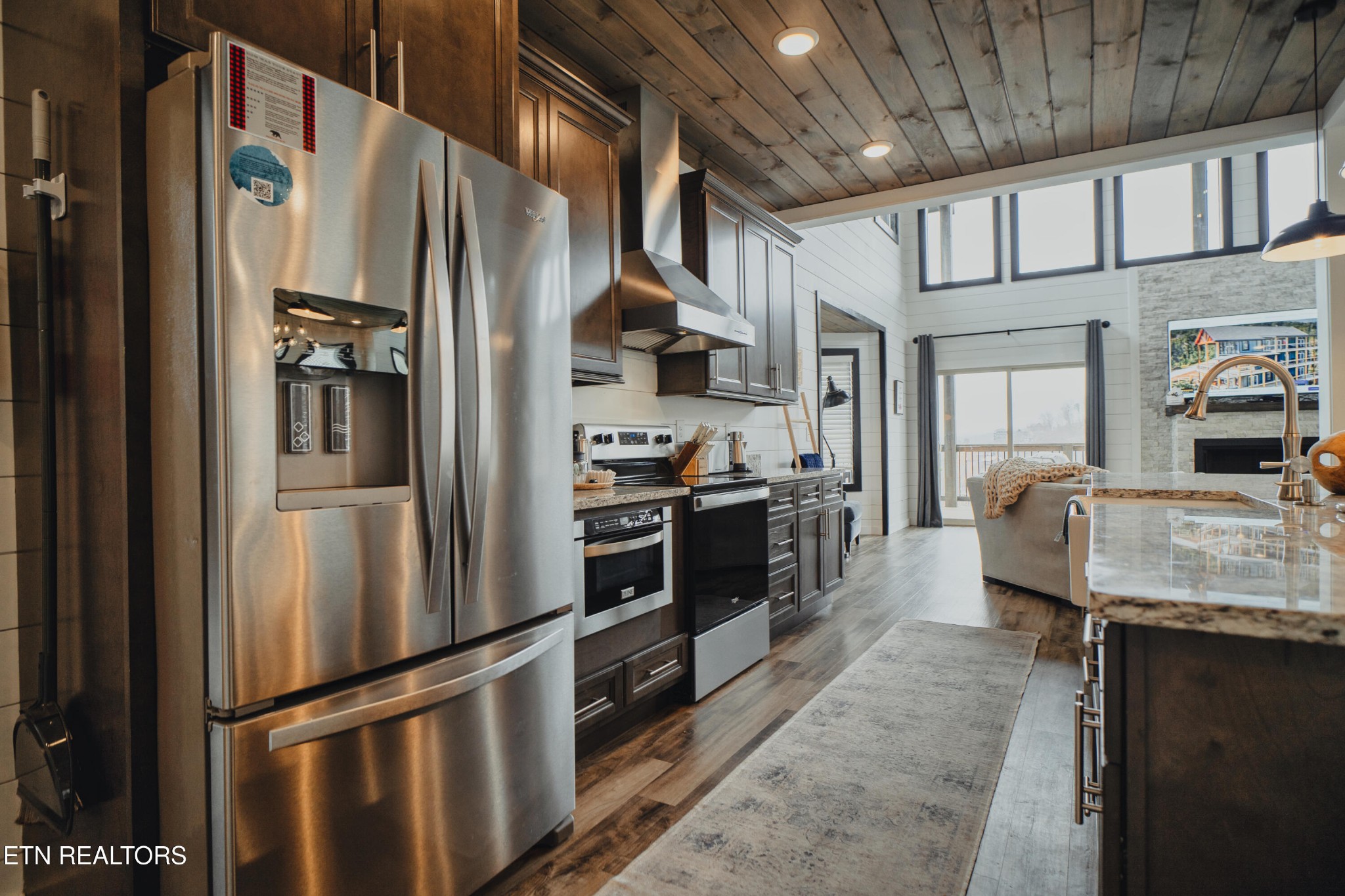 633 Pinecrest Drive