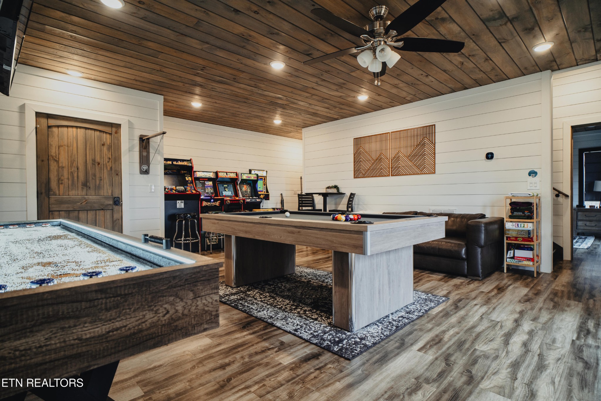 633 Pinecrest Drive