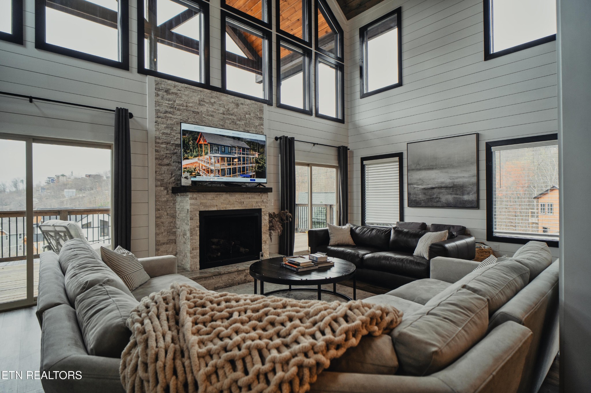 633 Pinecrest Drive