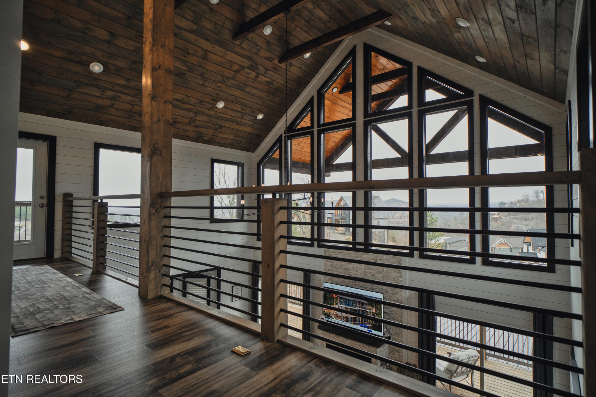 633 Pinecrest Drive