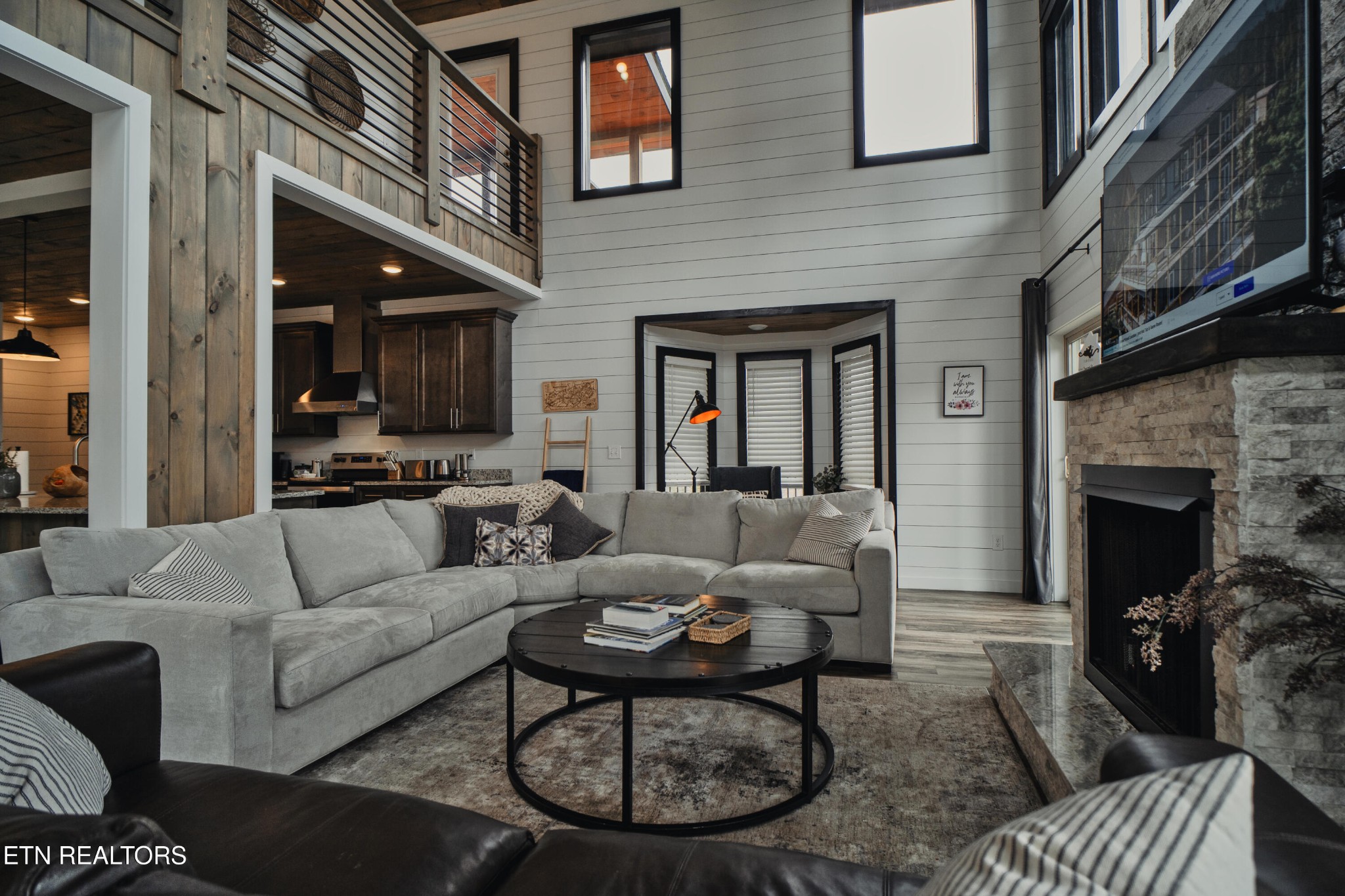 633 Pinecrest Drive