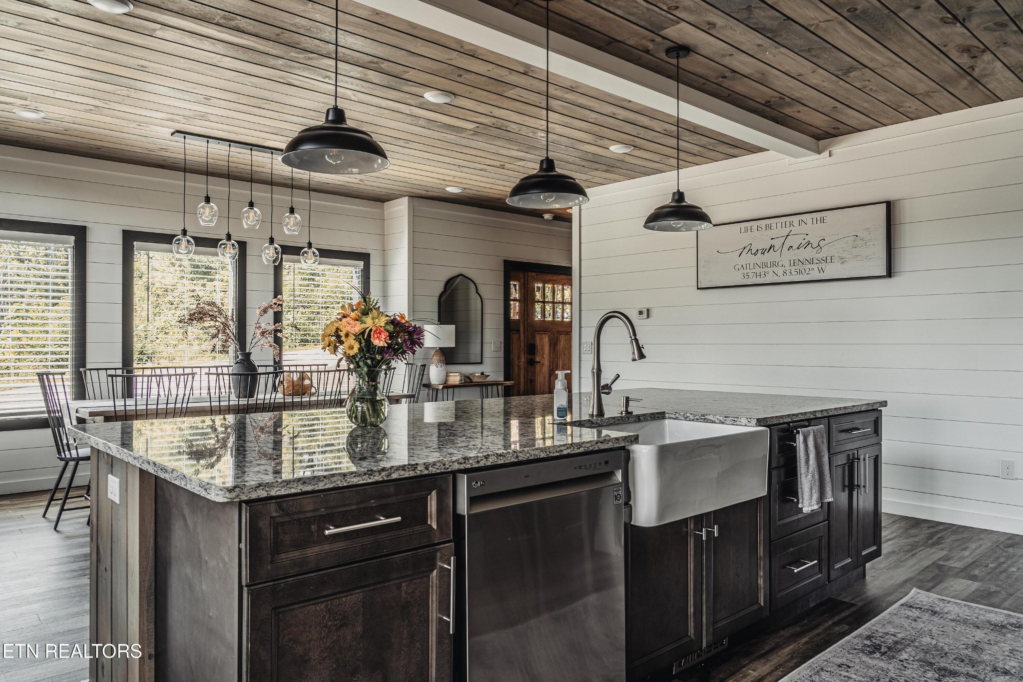 633 Pinecrest Drive