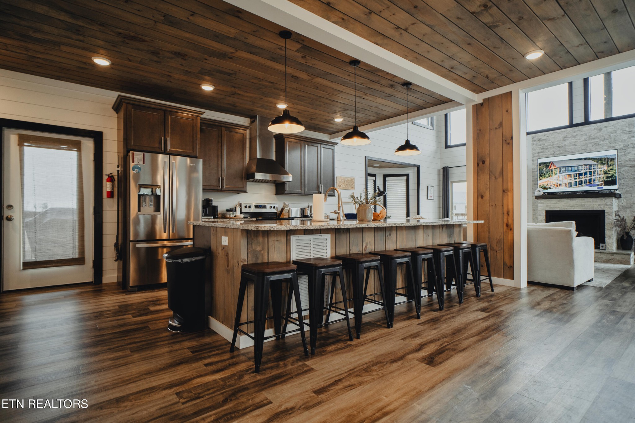 633 Pinecrest Drive