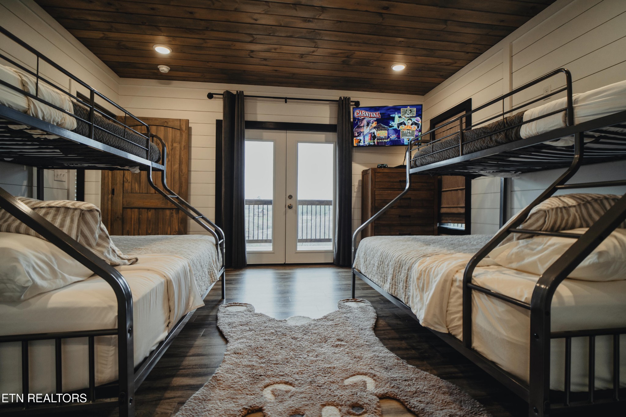 633 Pinecrest Drive