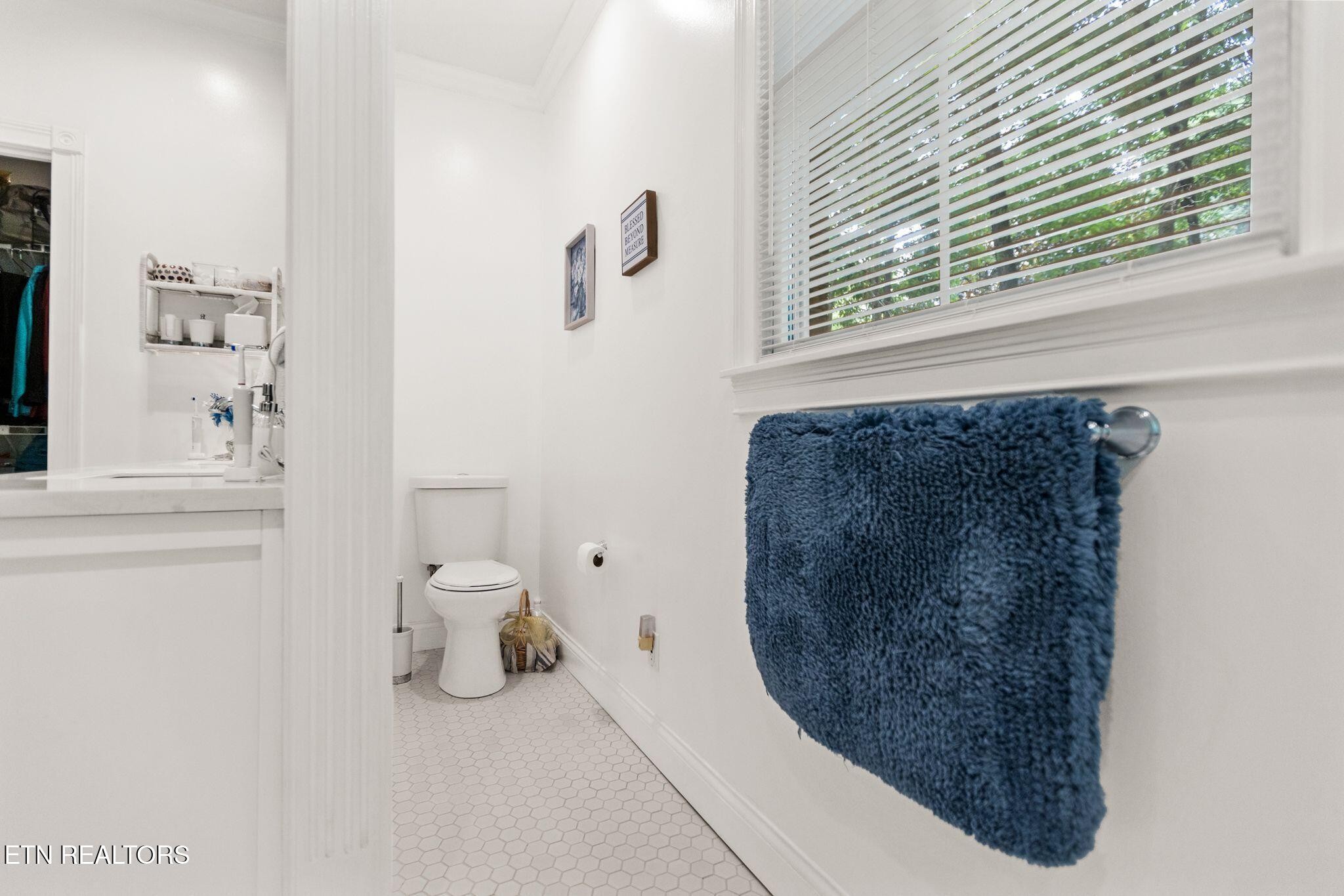 5227 Beverly Oaks Drive