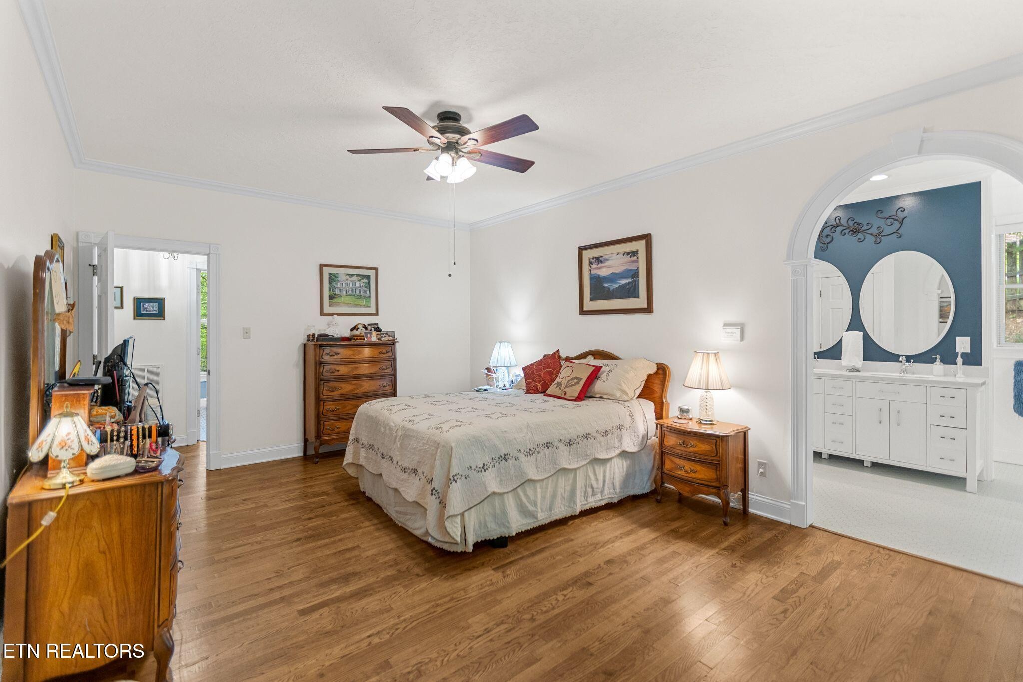 5227 Beverly Oaks Drive