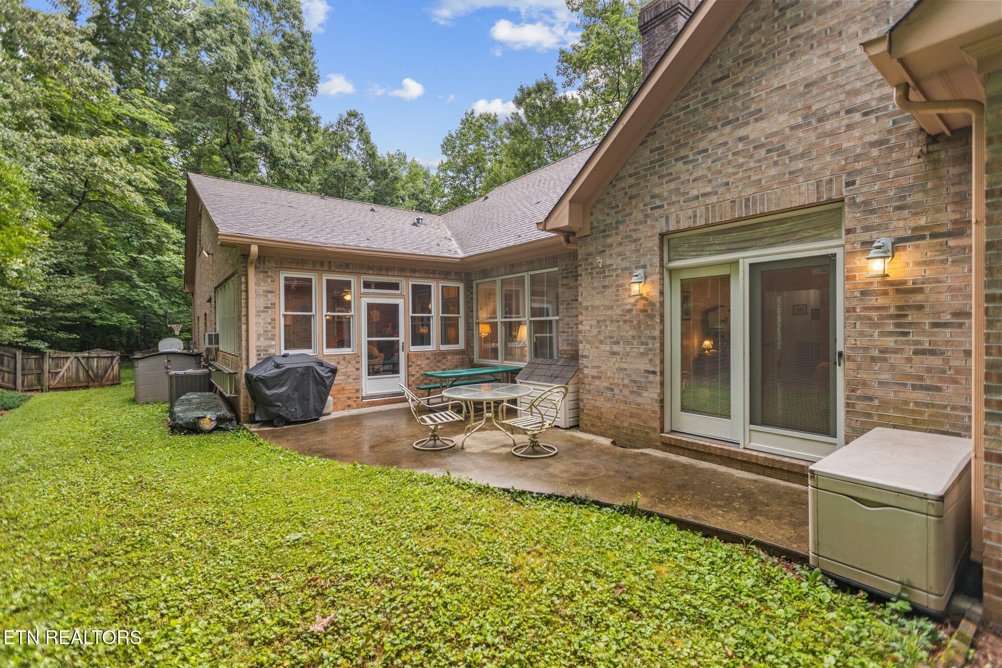 5227 Beverly Oaks Drive