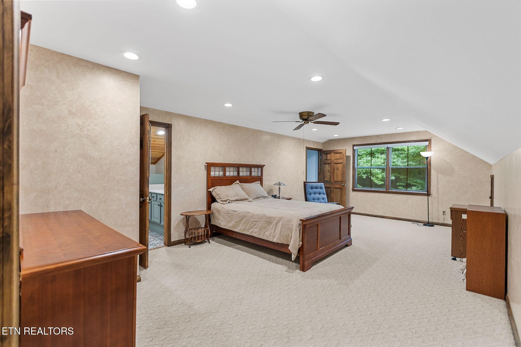 5227 Beverly Oaks Drive