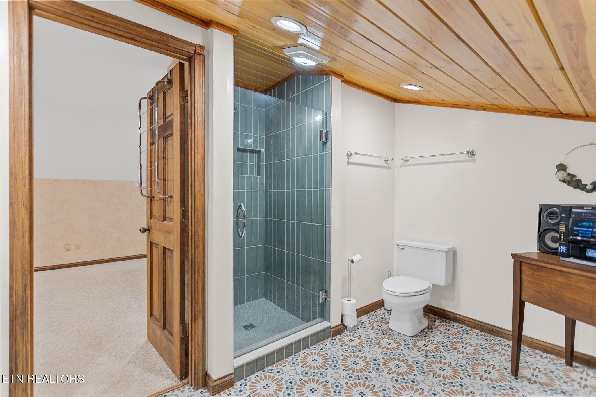 5227 Beverly Oaks Drive