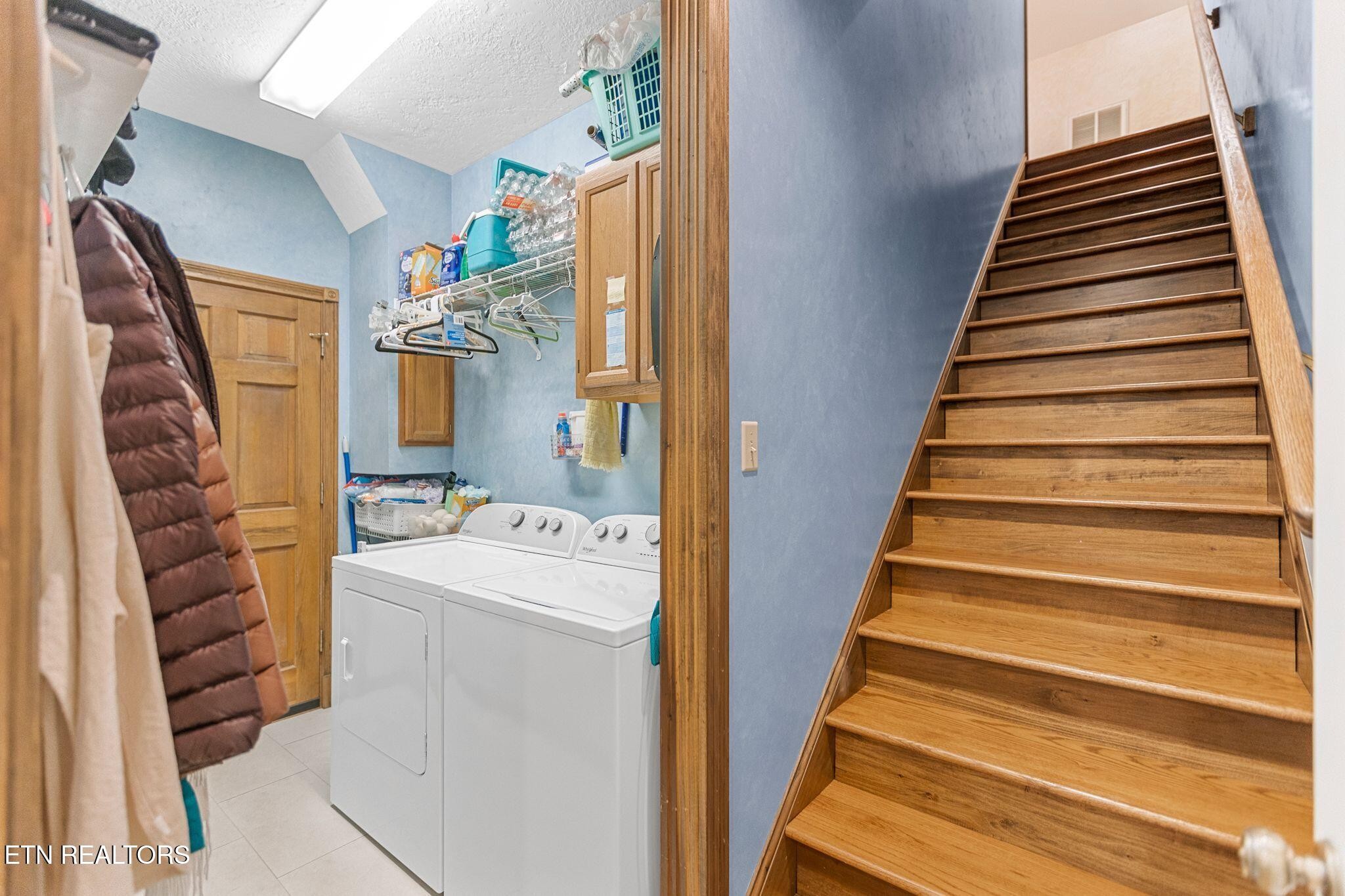 5227 Beverly Oaks Drive