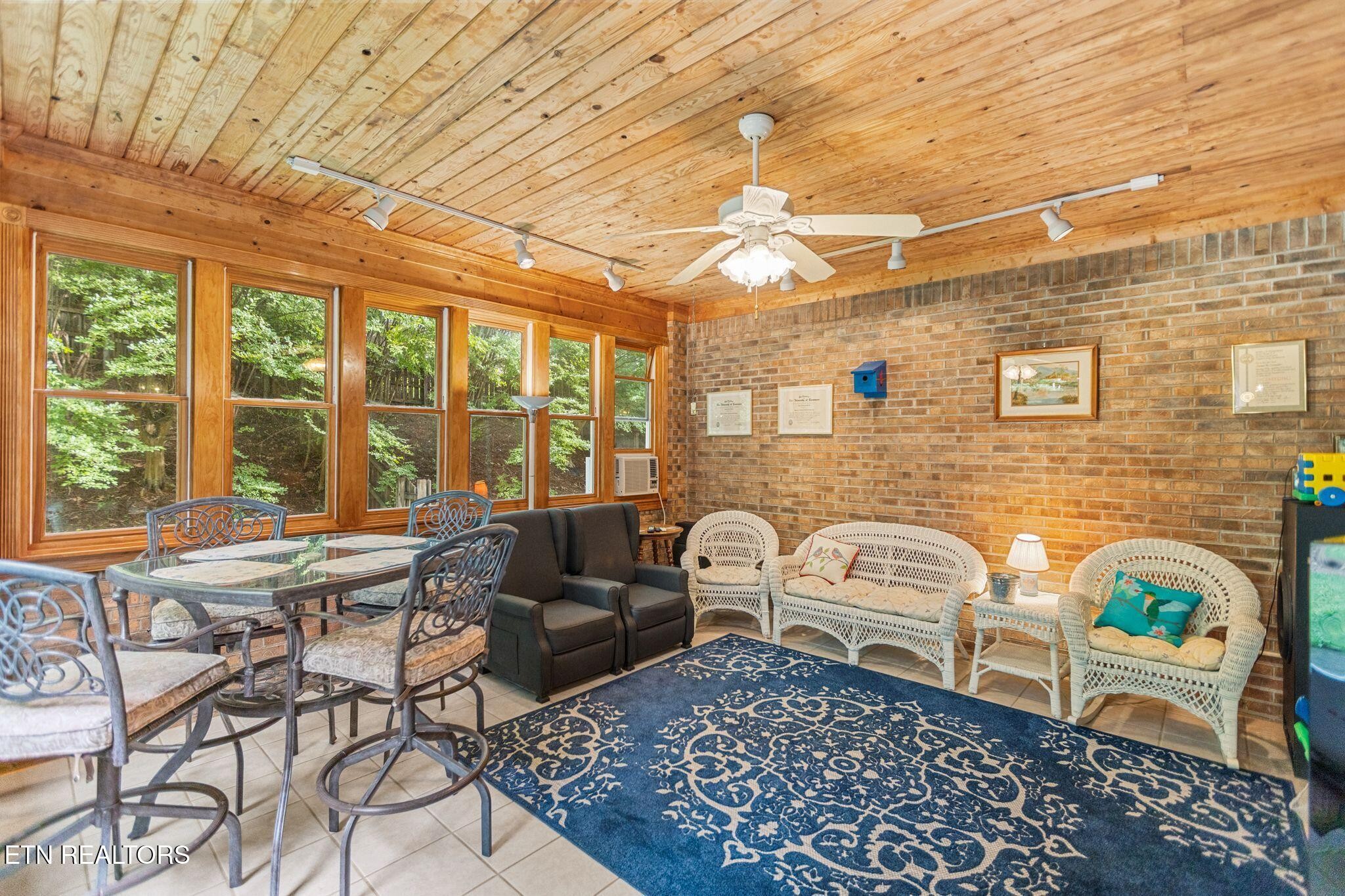 5227 Beverly Oaks Drive