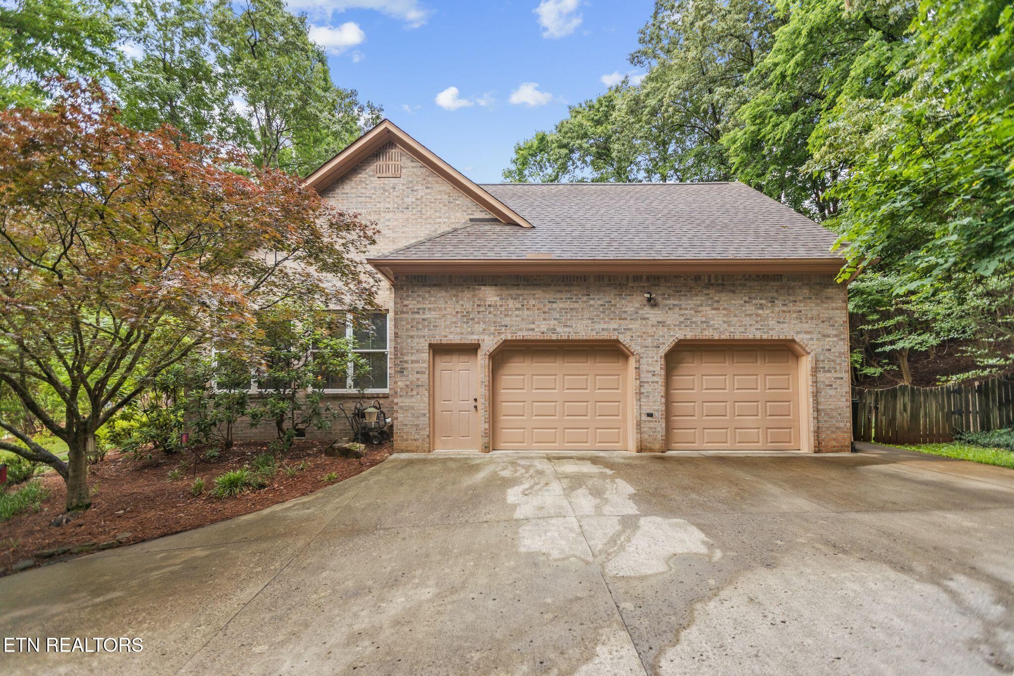 5227 Beverly Oaks Drive